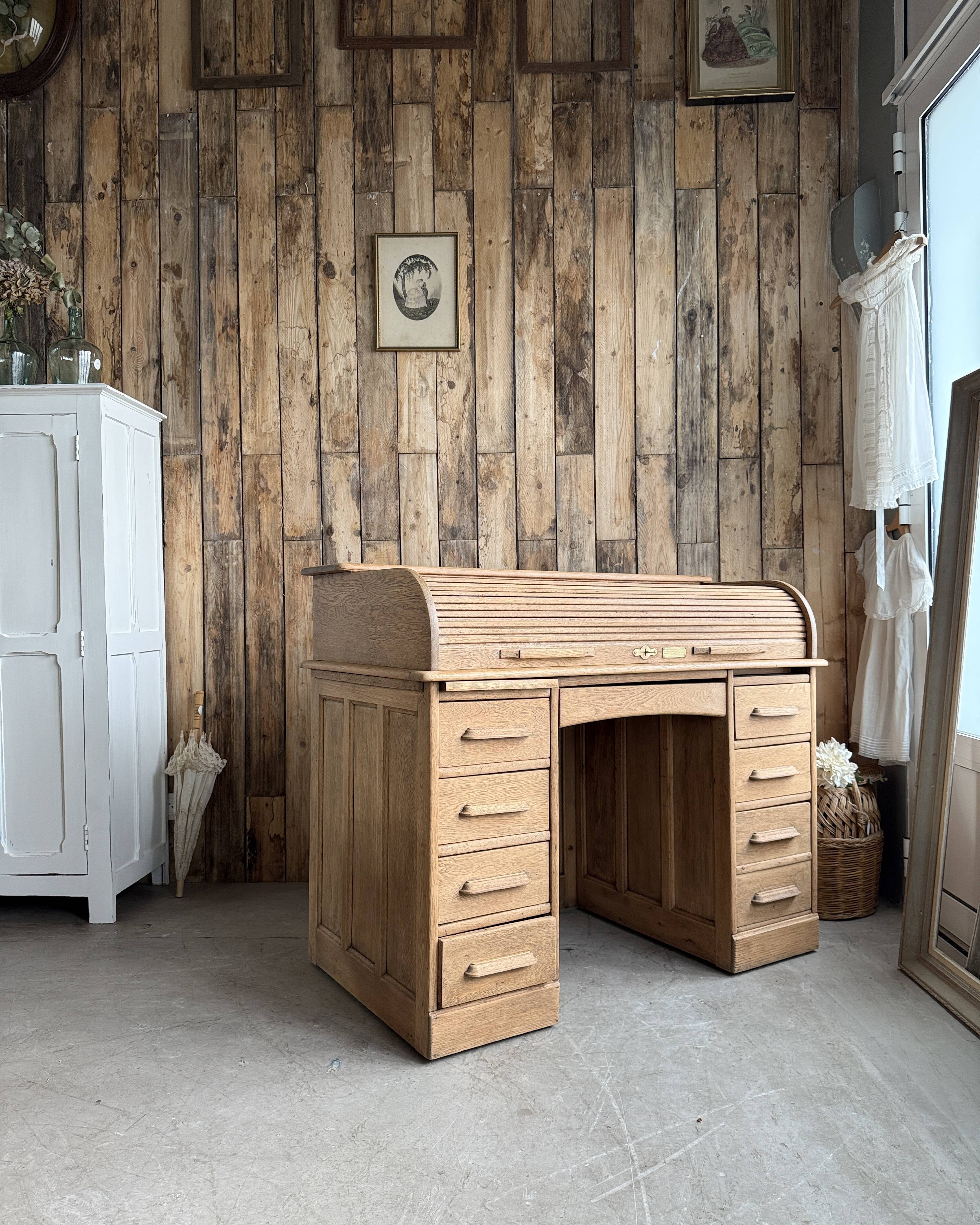 American oak cylinder desk (renovated)