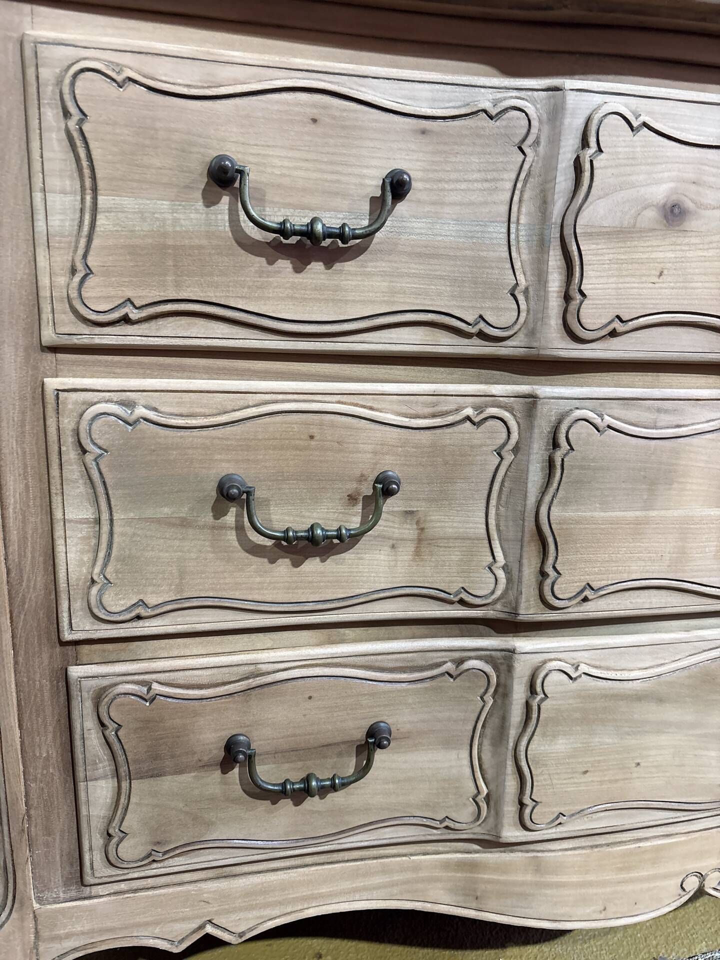 Antique solid oak chest of drawers – Louis XV style – 3 drawers