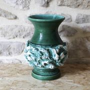 Vase en céramique à décor en barbotine