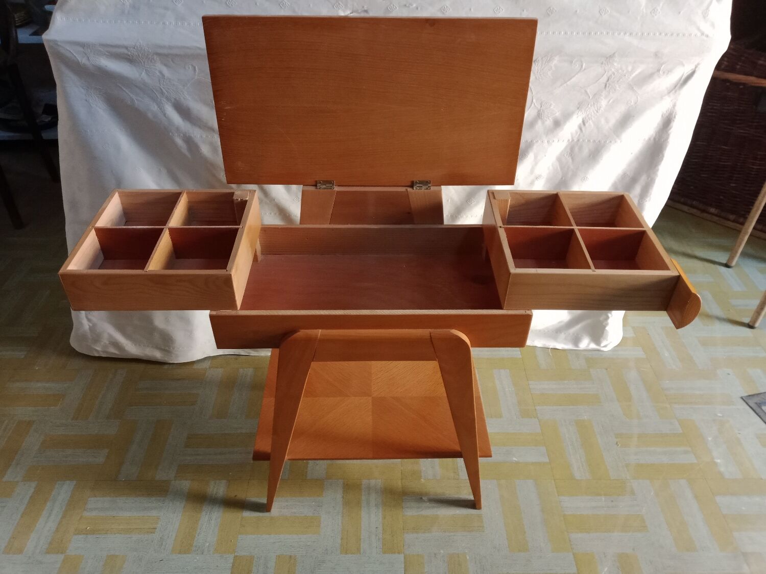 Sewing box feet compass 60s