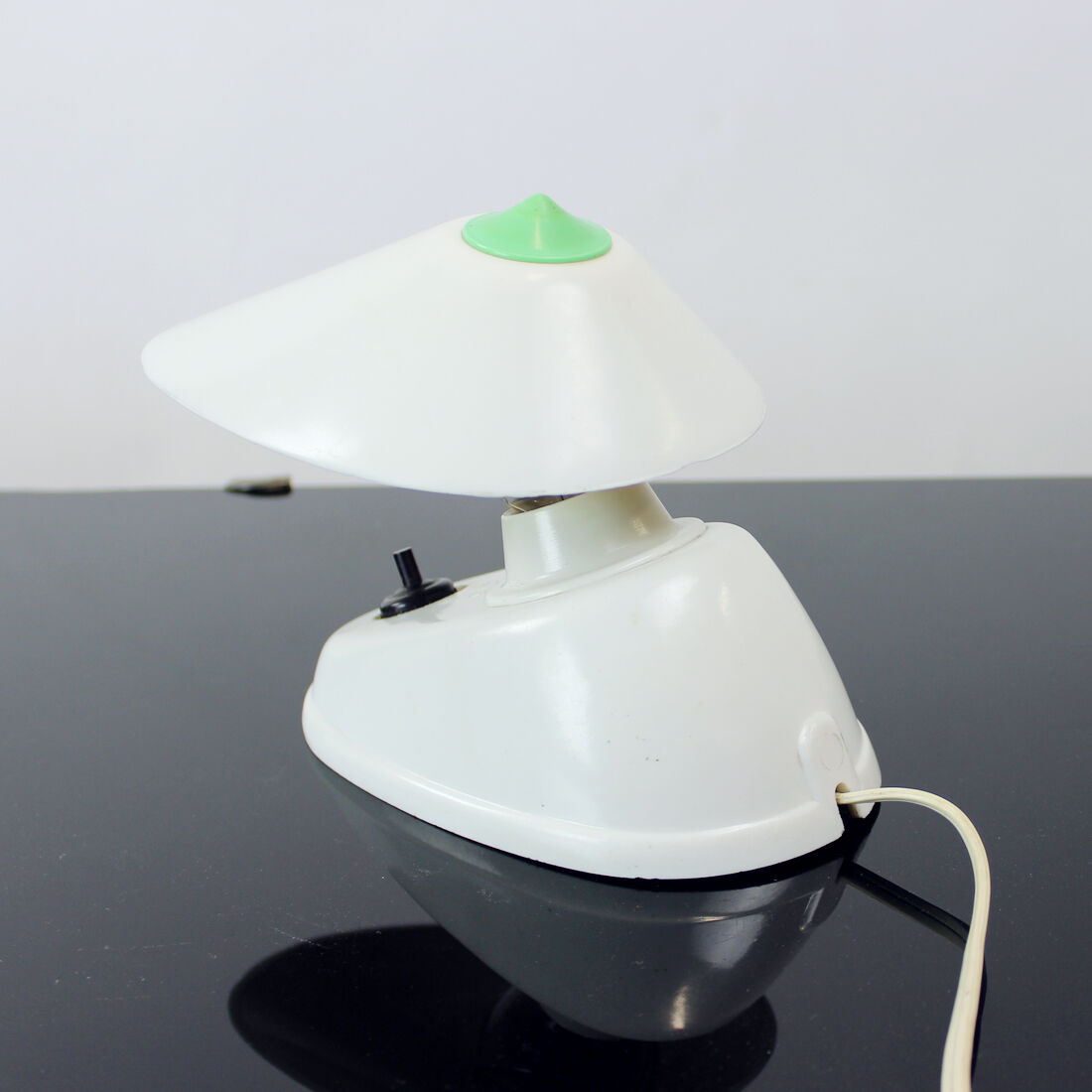 Lampes de table en bakélite blanche, années 1930