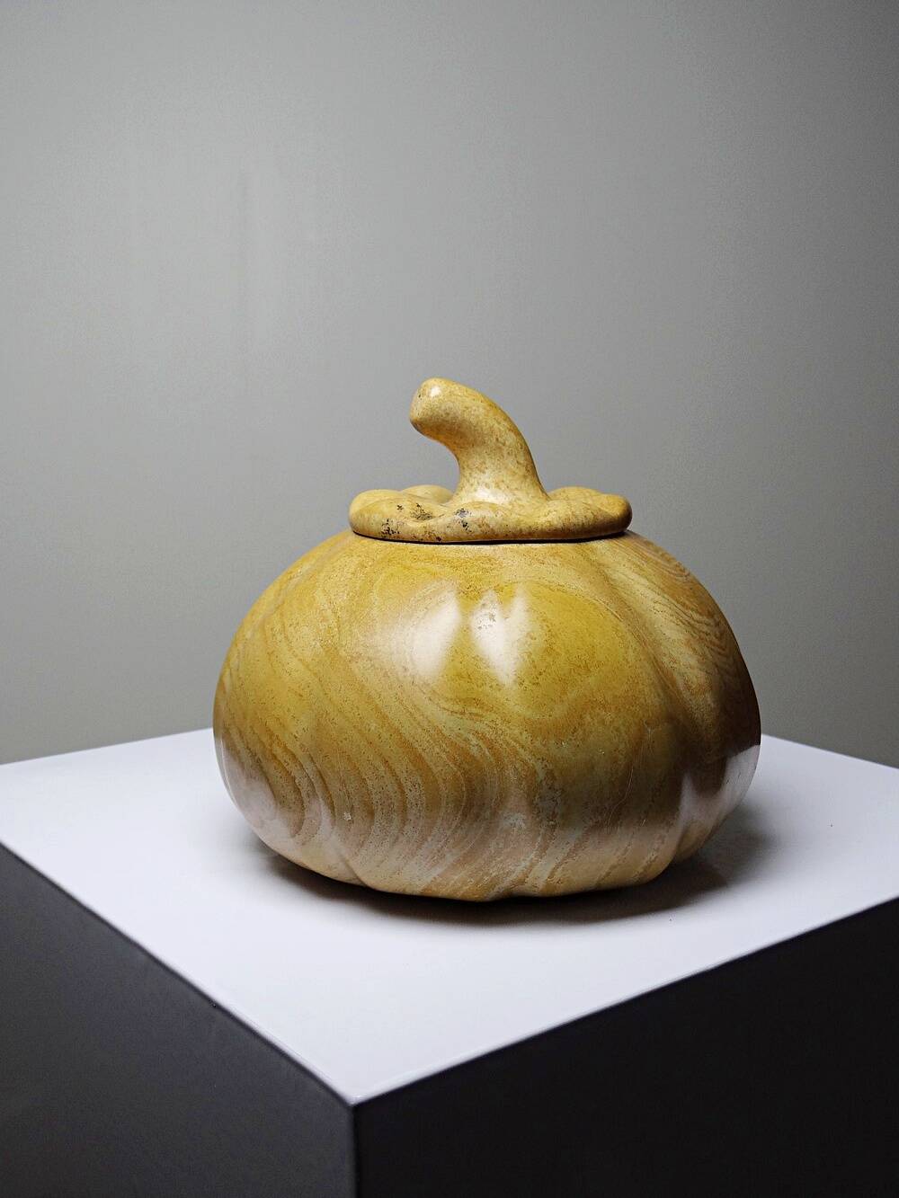 Vintage carved and polished stone box, pumpkin vintage craft 1980-1990