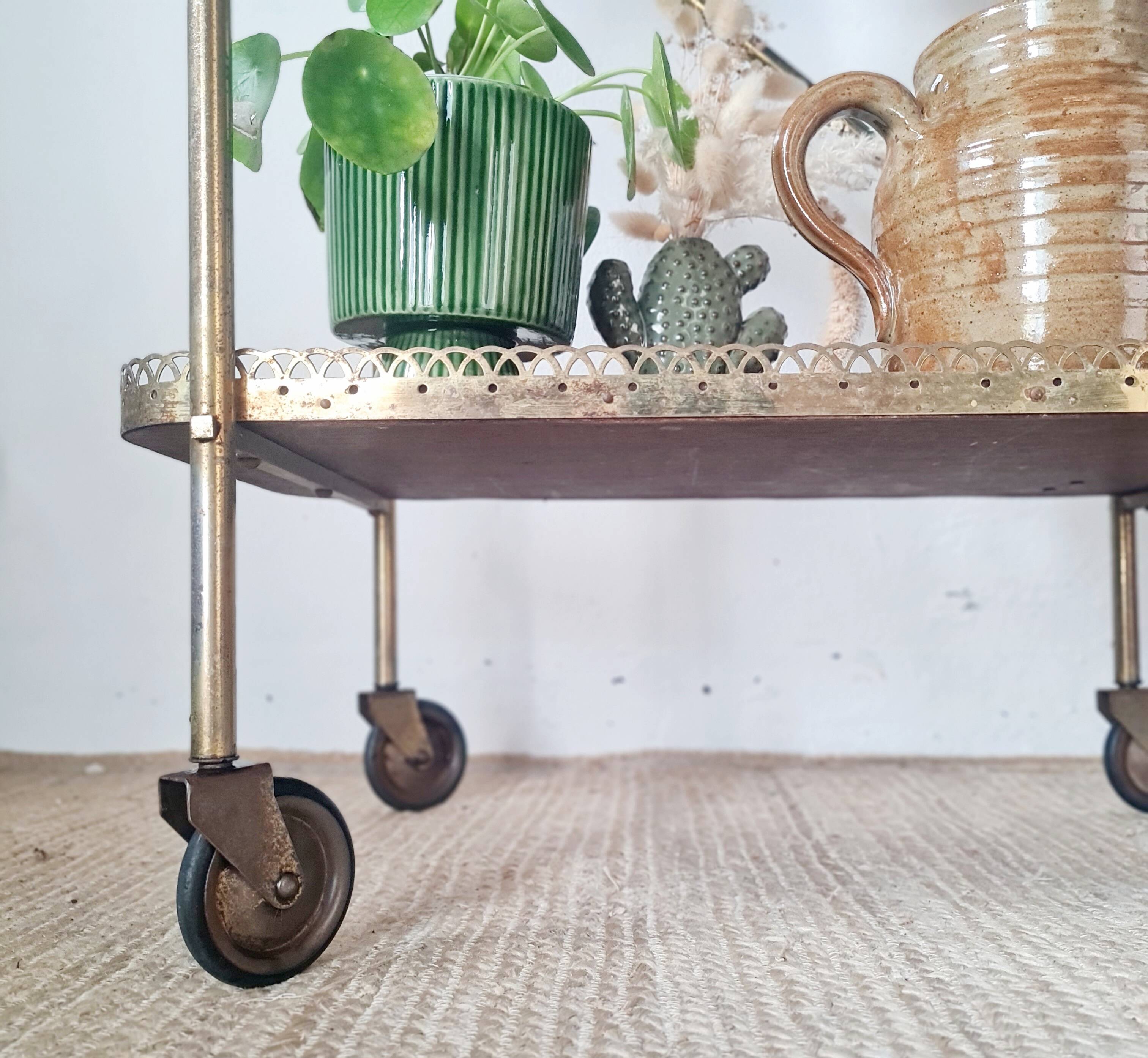 Vintage 1950s dessert bar - Gold metal and wood formica trays