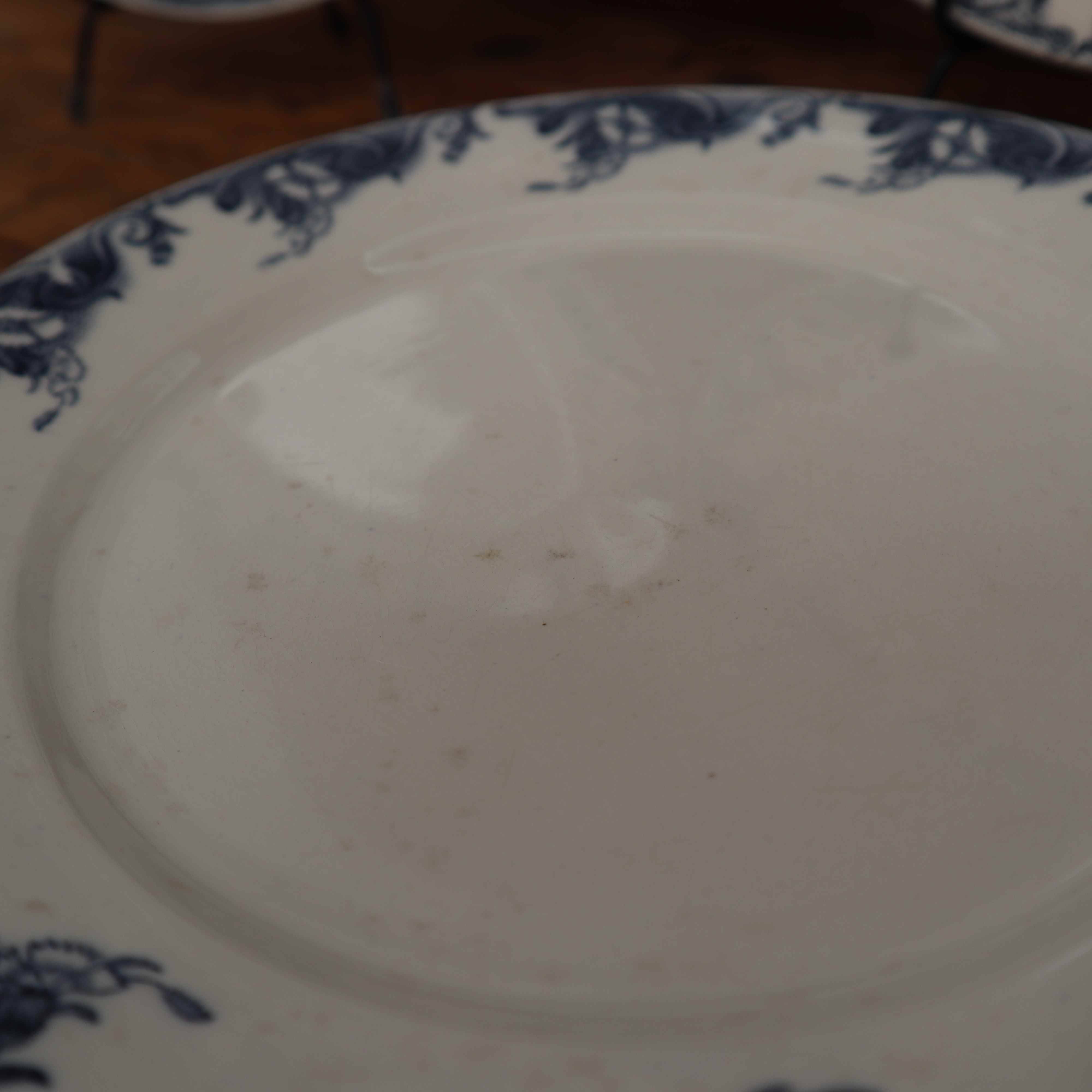 Flat plates in old earthenware with lions of France "Pernelle"