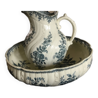 Bowl and earthenware pitcher