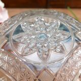 Beautiful vintage English decorative bowl in molded and cut glass