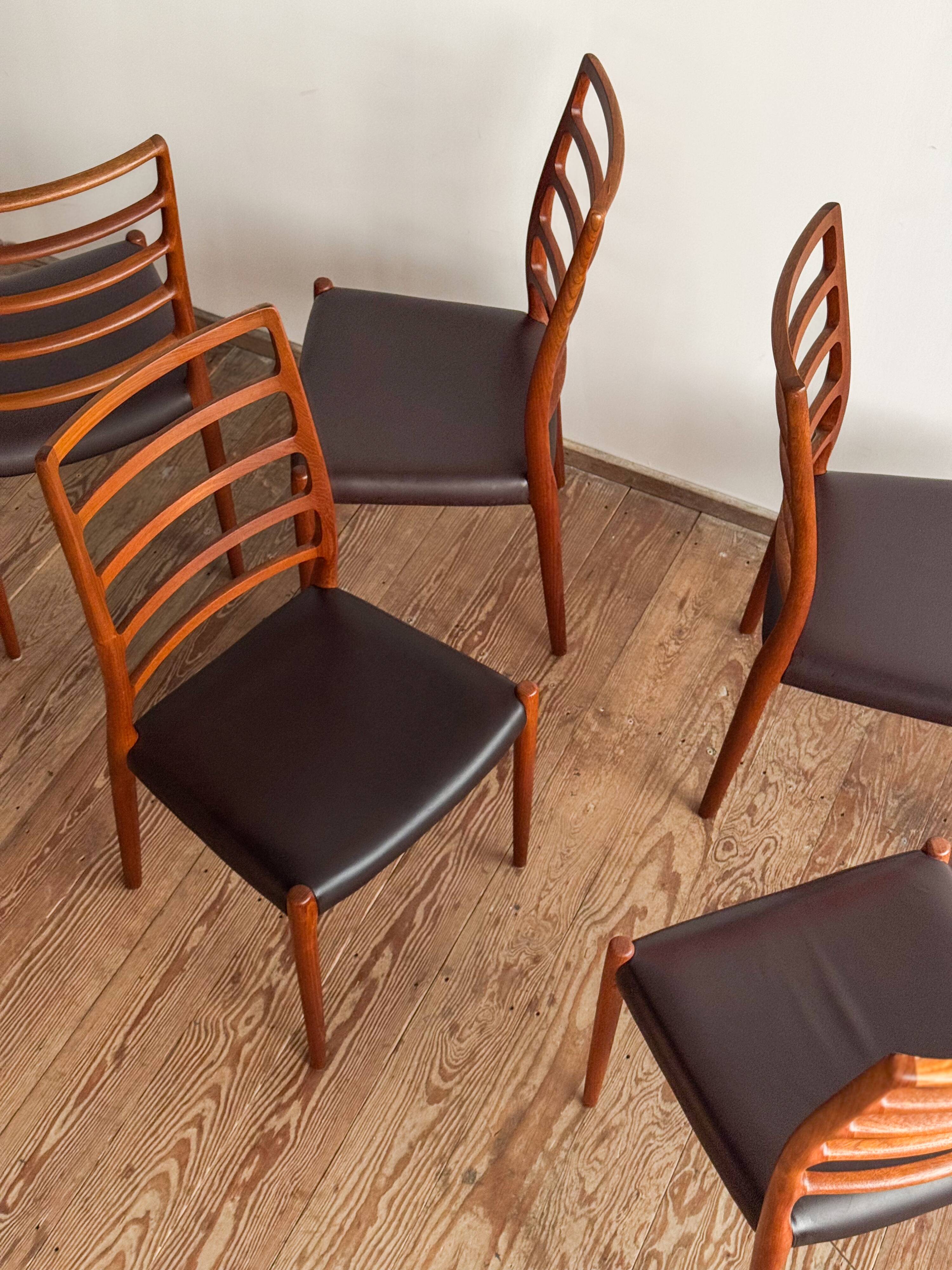 Ensemble de 6 chaises modèle 82 en teck par Niels O. Møller, Danemark