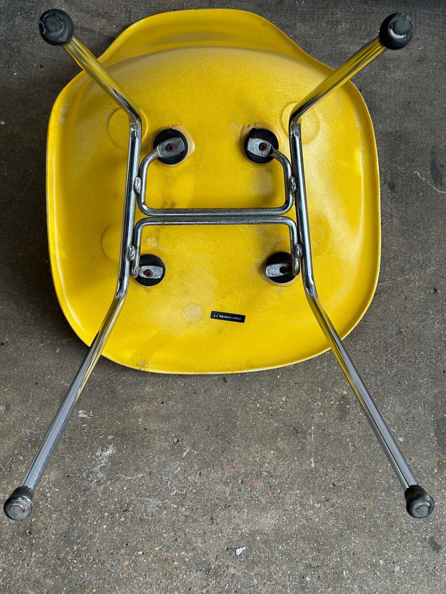Fiberglass chairs from Ray&Charles Eames for Herman Miller