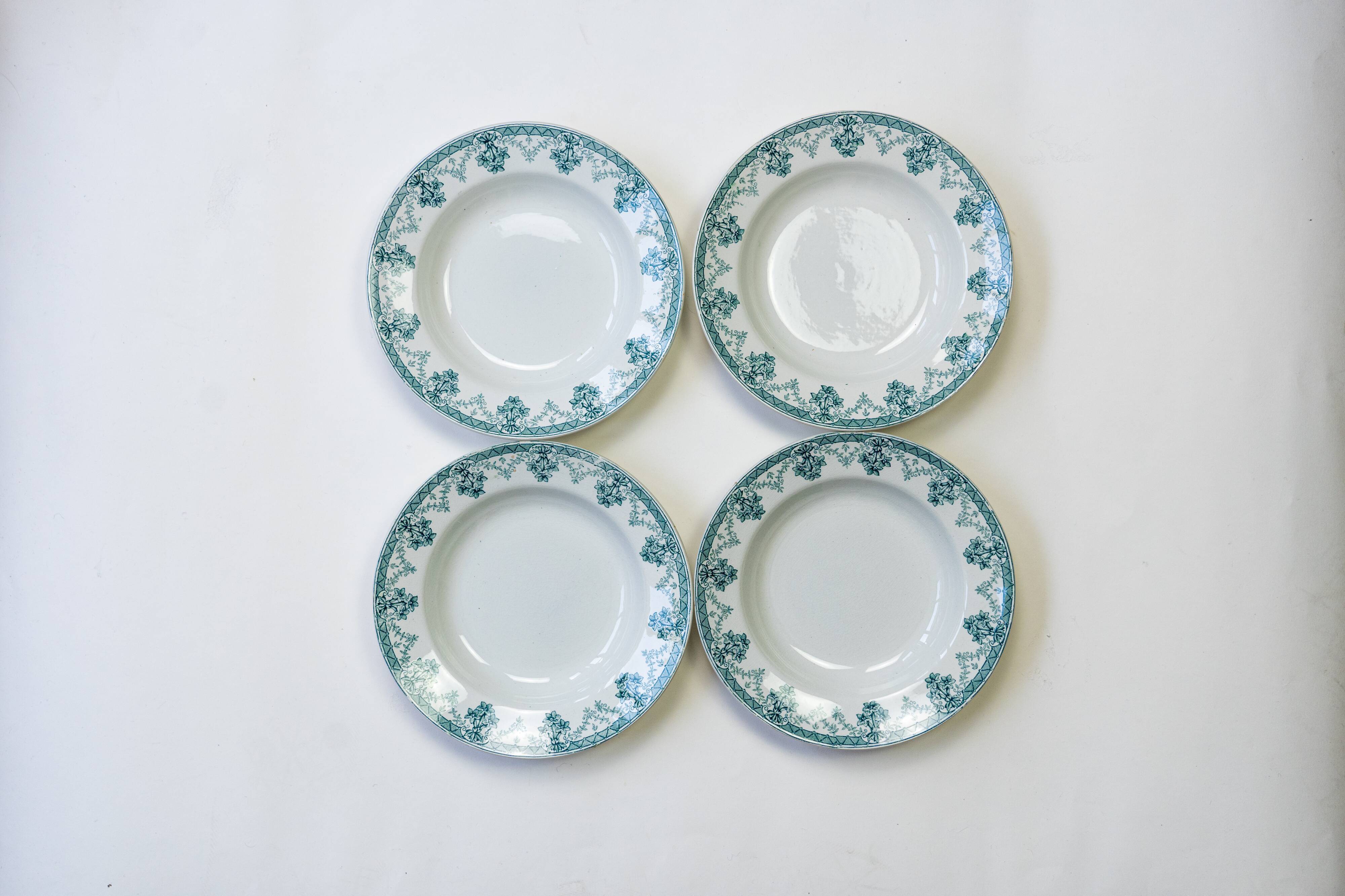 4 assiettes et 1 nappe — Les petits plats dans les grands #12