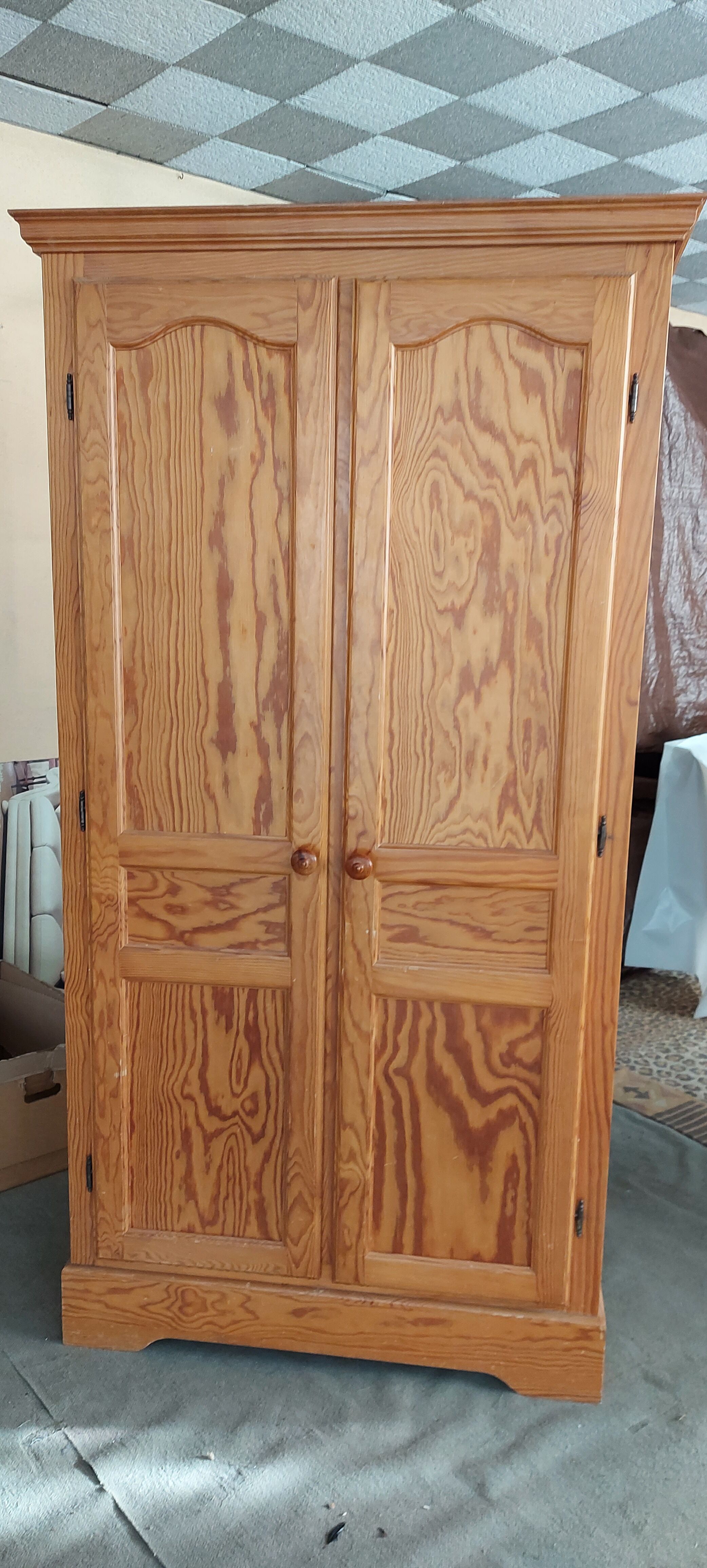 Wardrobe for children's room in pine