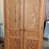 Wardrobe for children's room in pine