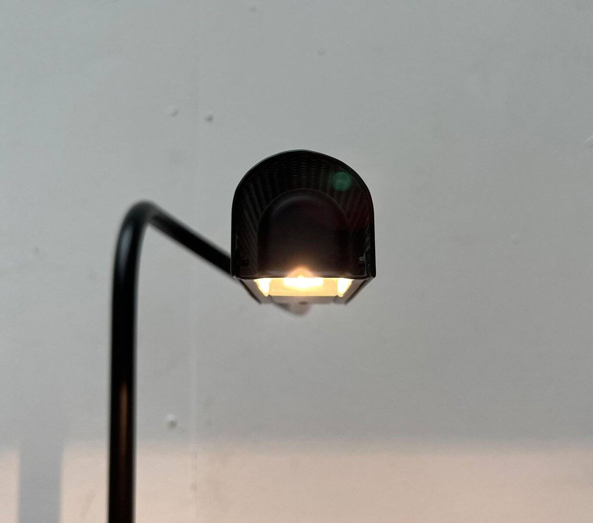 Lampe de table modèle Stringa postmoderne par Hans Ansems pour Luxo, années 1980