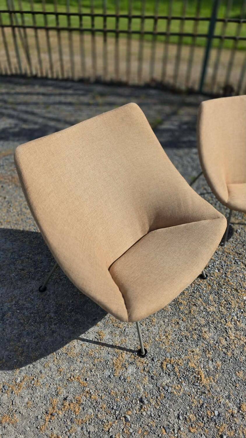 Pair of Oyster armchairs F156 and F157 by Pierre Paulin, late 1950s-60s.