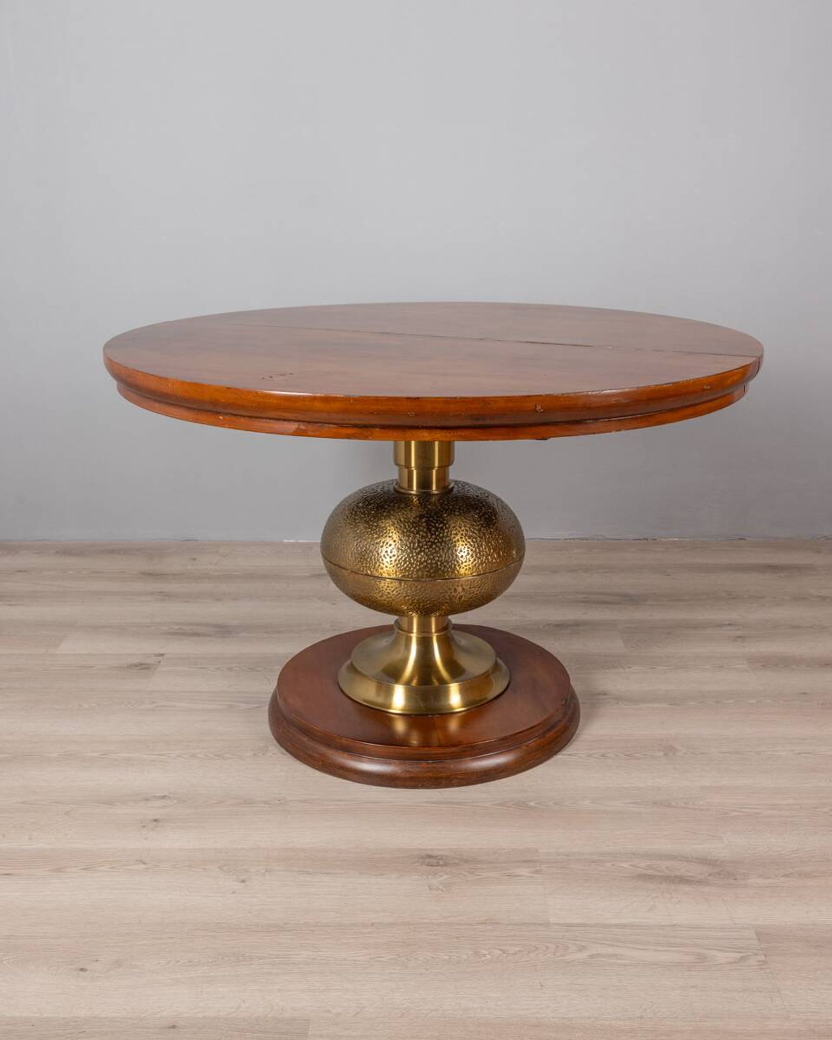 Round table in wood and brass vintage 1960s design luciano frigerio