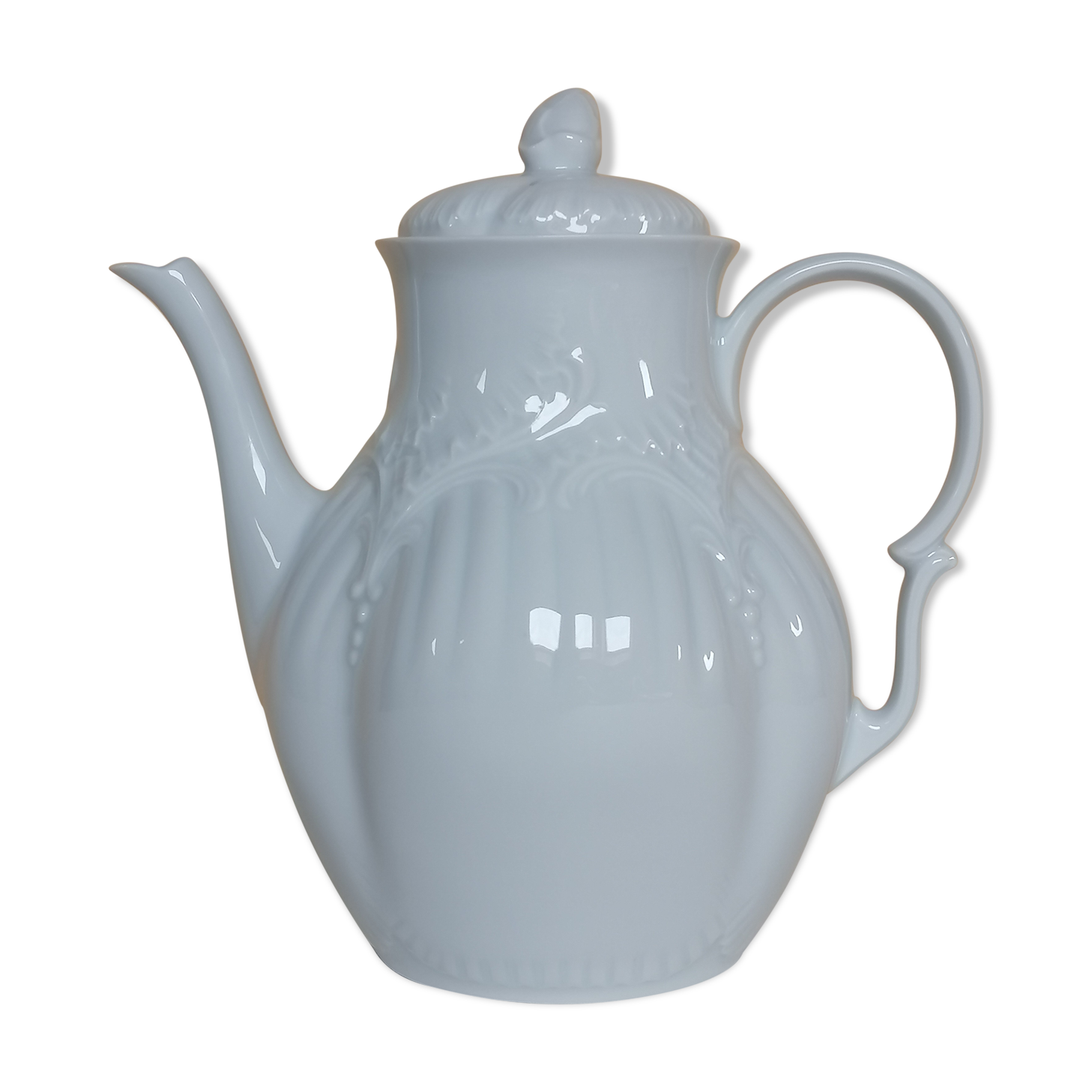 Coffee maker in old white porcelain from Limoges