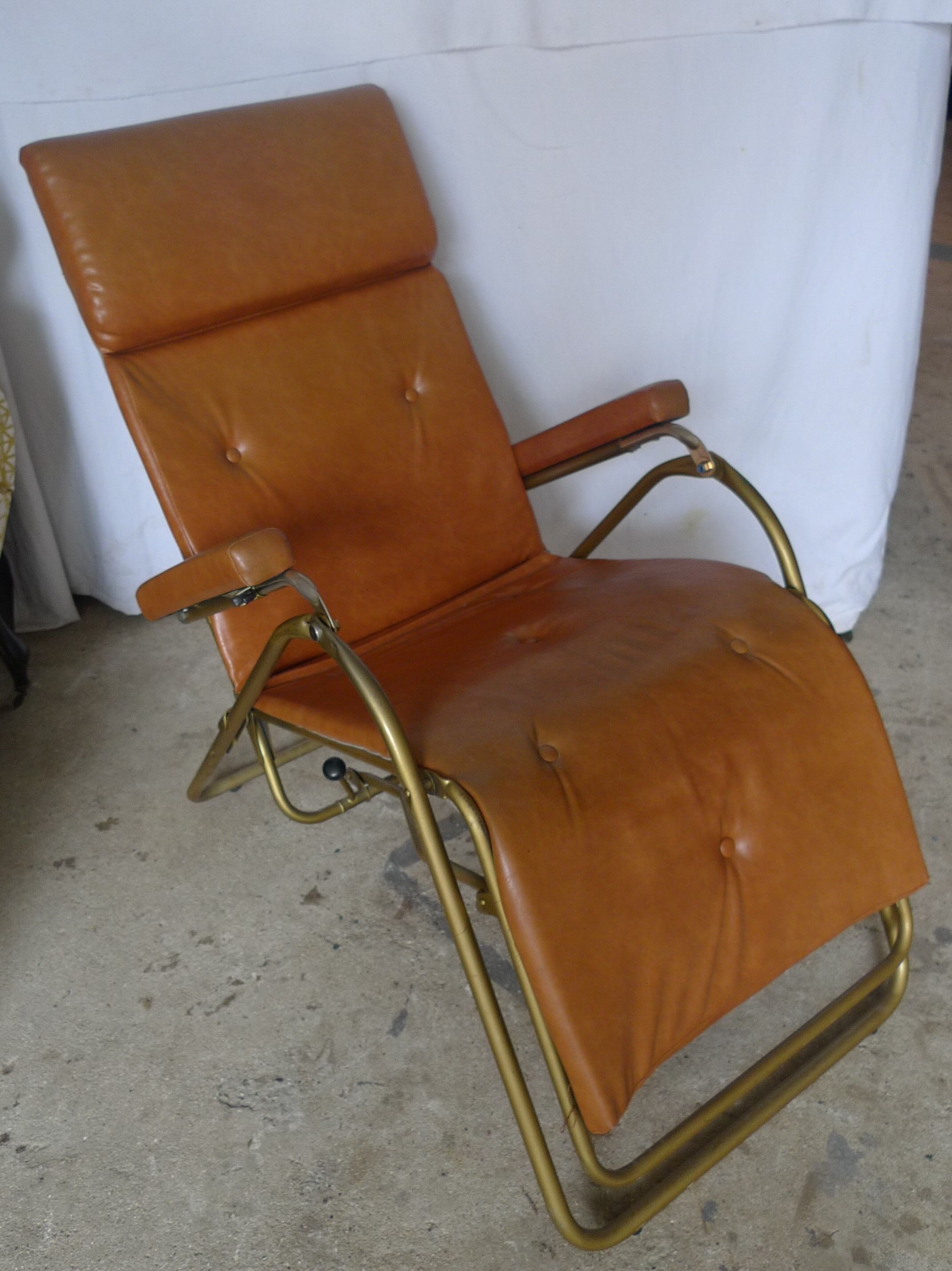 Vintage relax armchair Lama