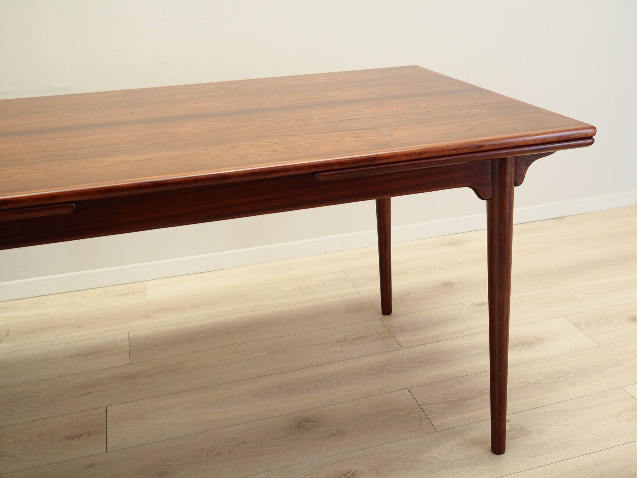 Table en palissandre, design danois, Omann Jun, designer : Gunni Omann