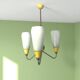 Chandelier à trois lumières en verre opalin de style mid-century modern
