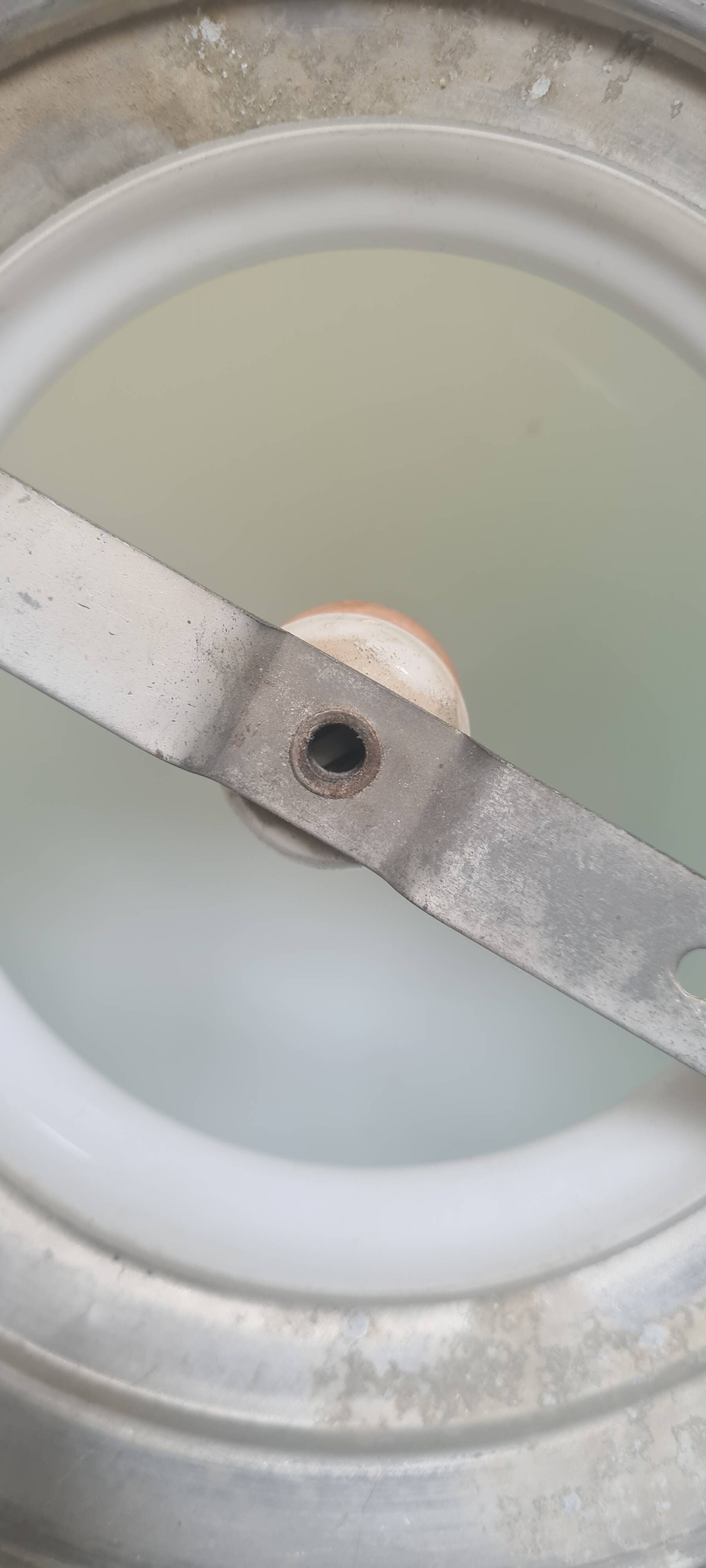 Plafonnier grand globe opaline anneés 50/ 60