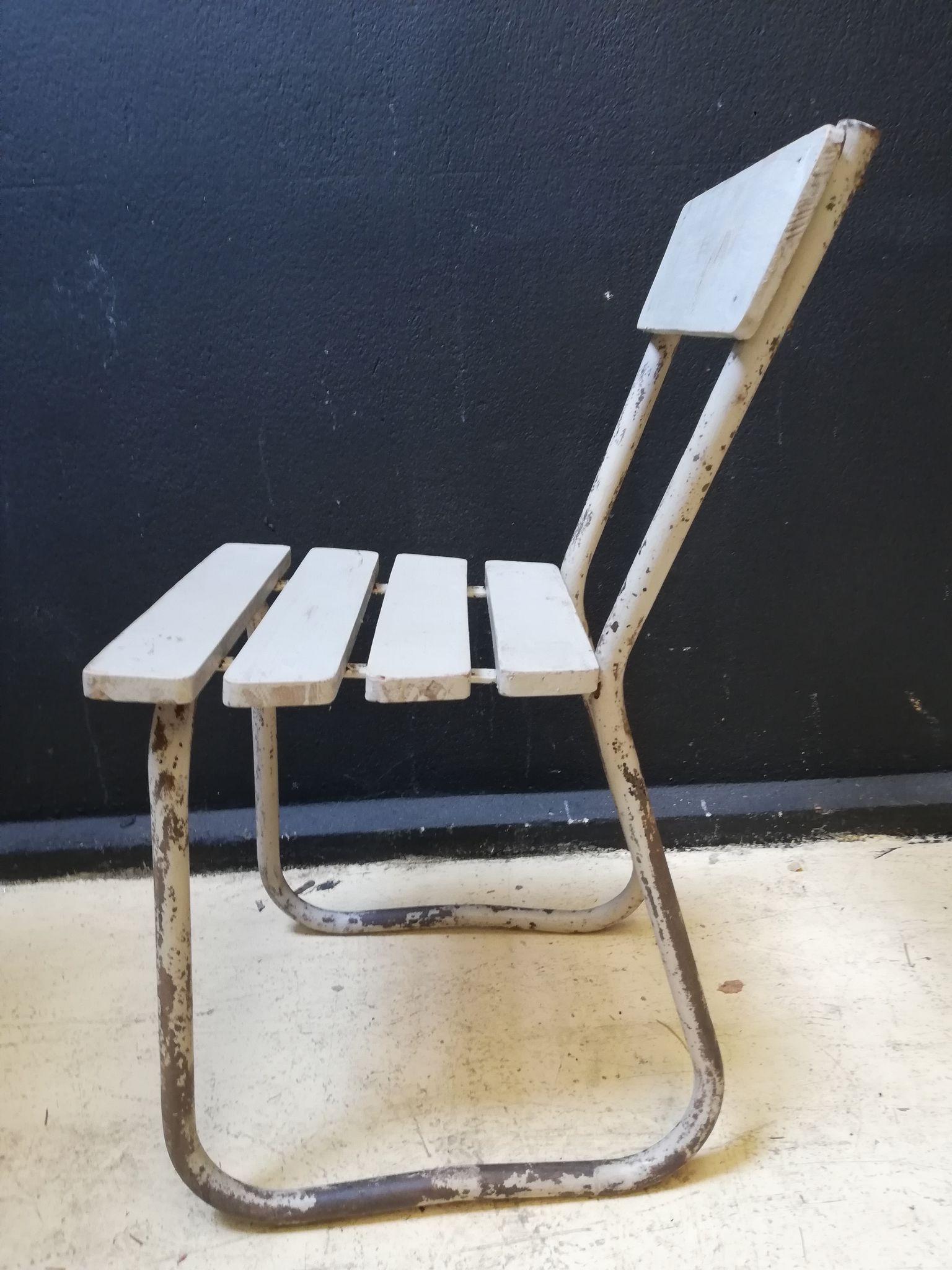 6 vintage garden chairs made of wood and metal