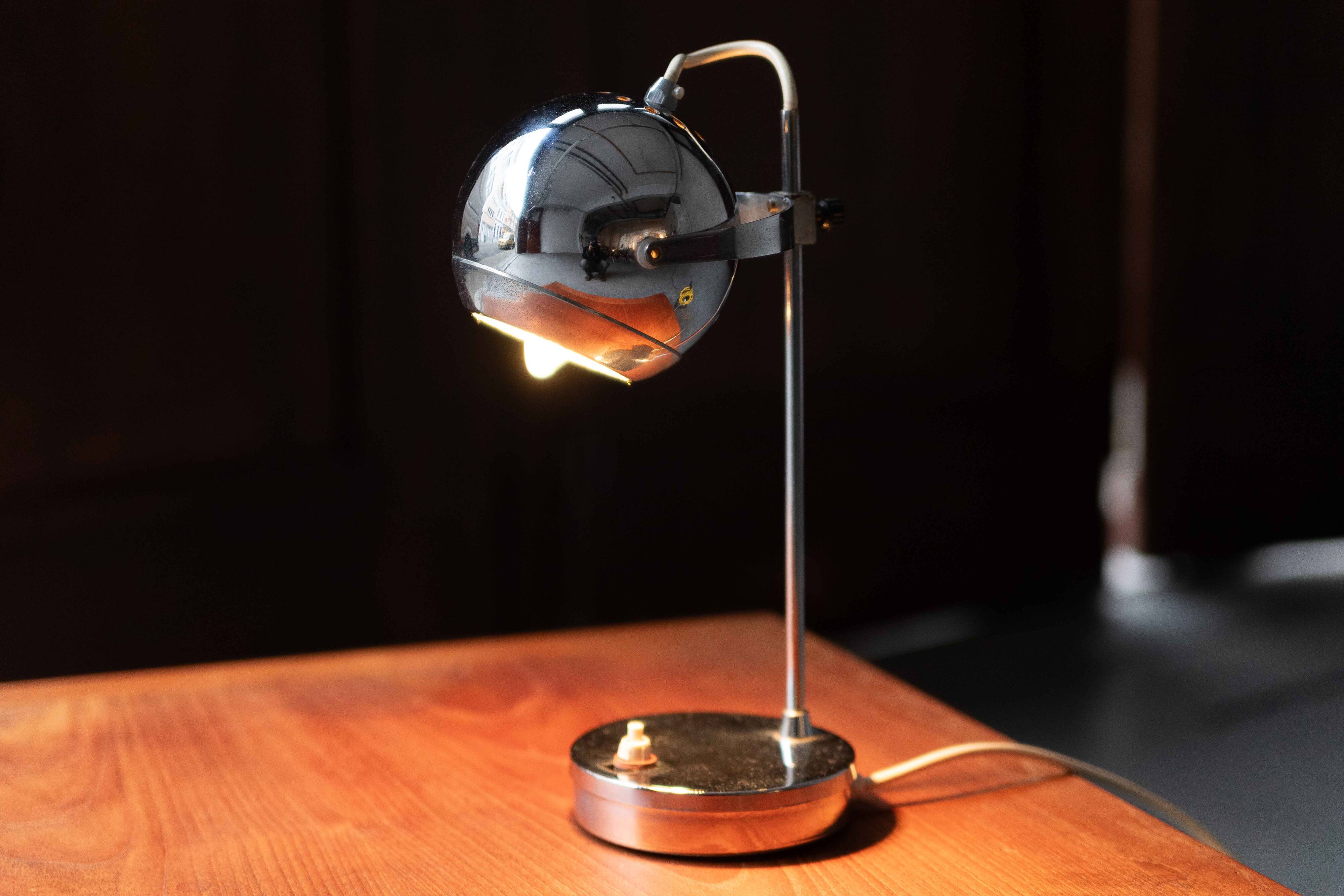 Eyeball table lamp, Italian design