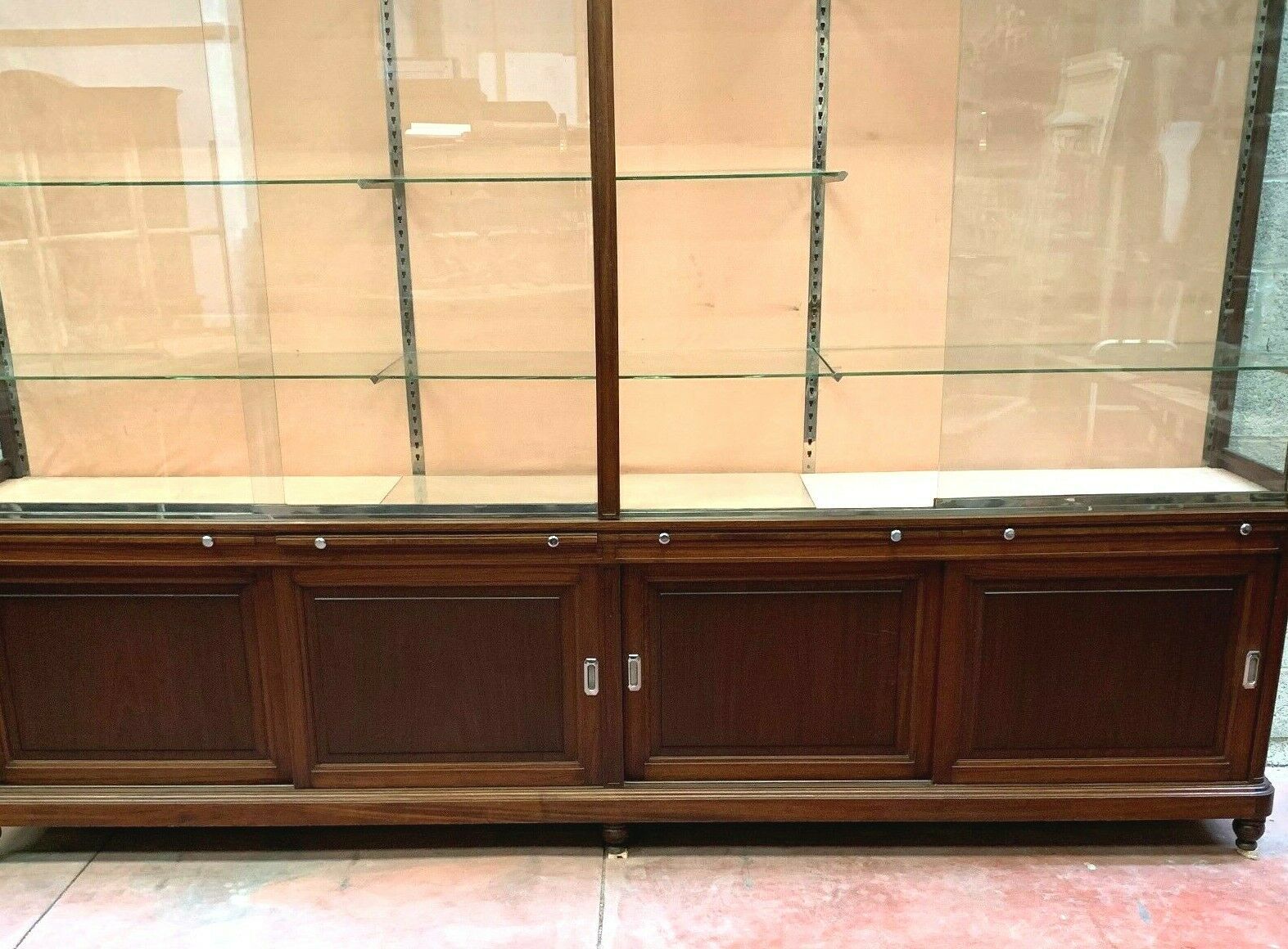 Two-body store window Presentation showcase has sliding doors