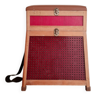 Tabouret de pêcheur rouge et ancien