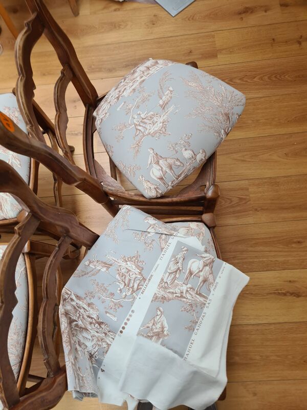 Chaises en merisier recouverte de Toile de Jouy