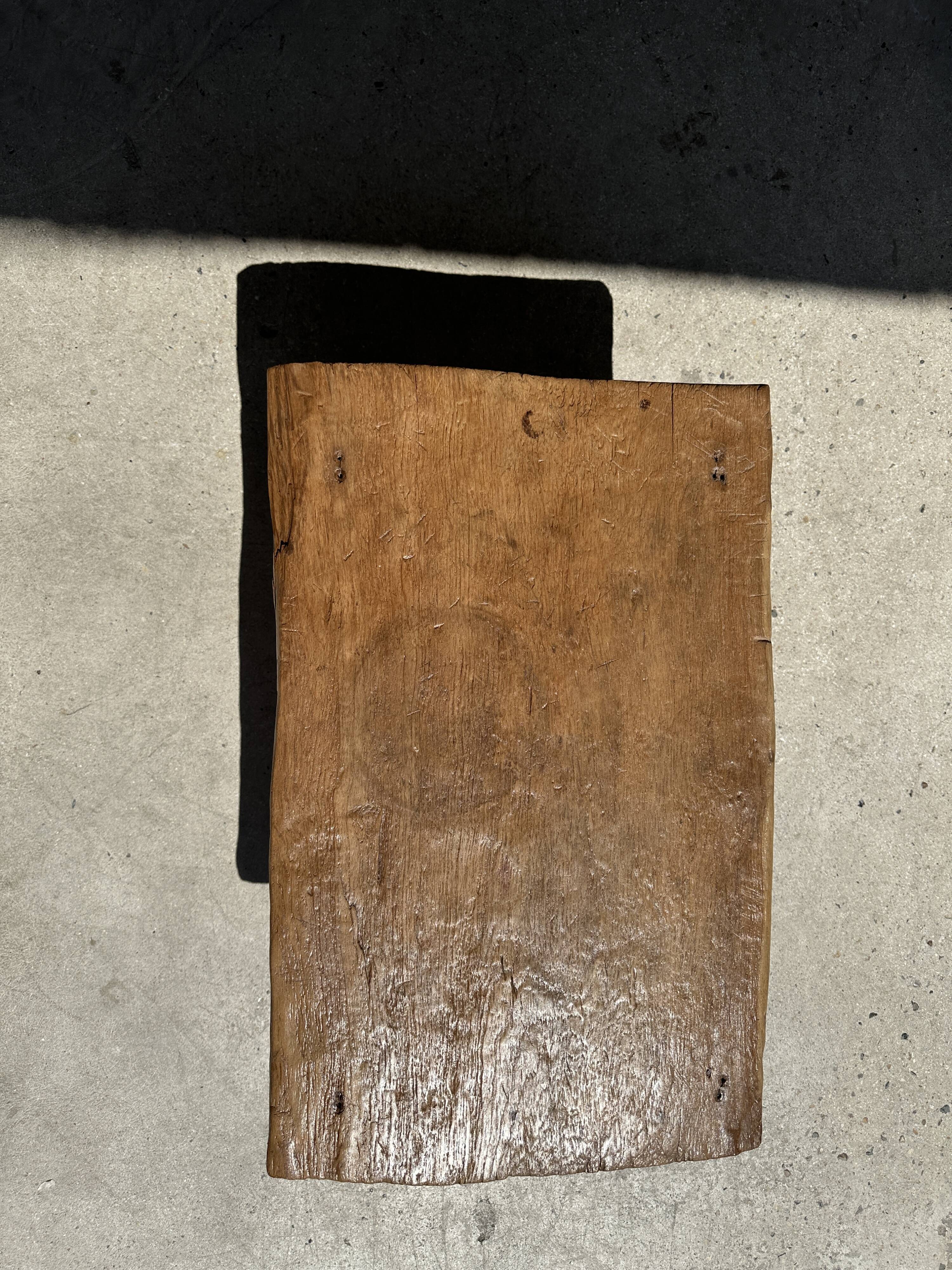 Coffee table in blond teak quadripod