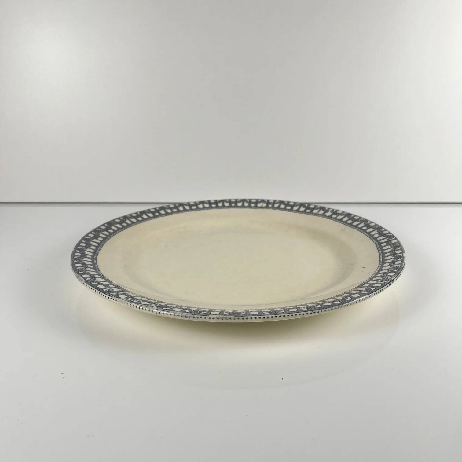 Round plate made of iron earth from Salins, late 19th century - early 20th century.