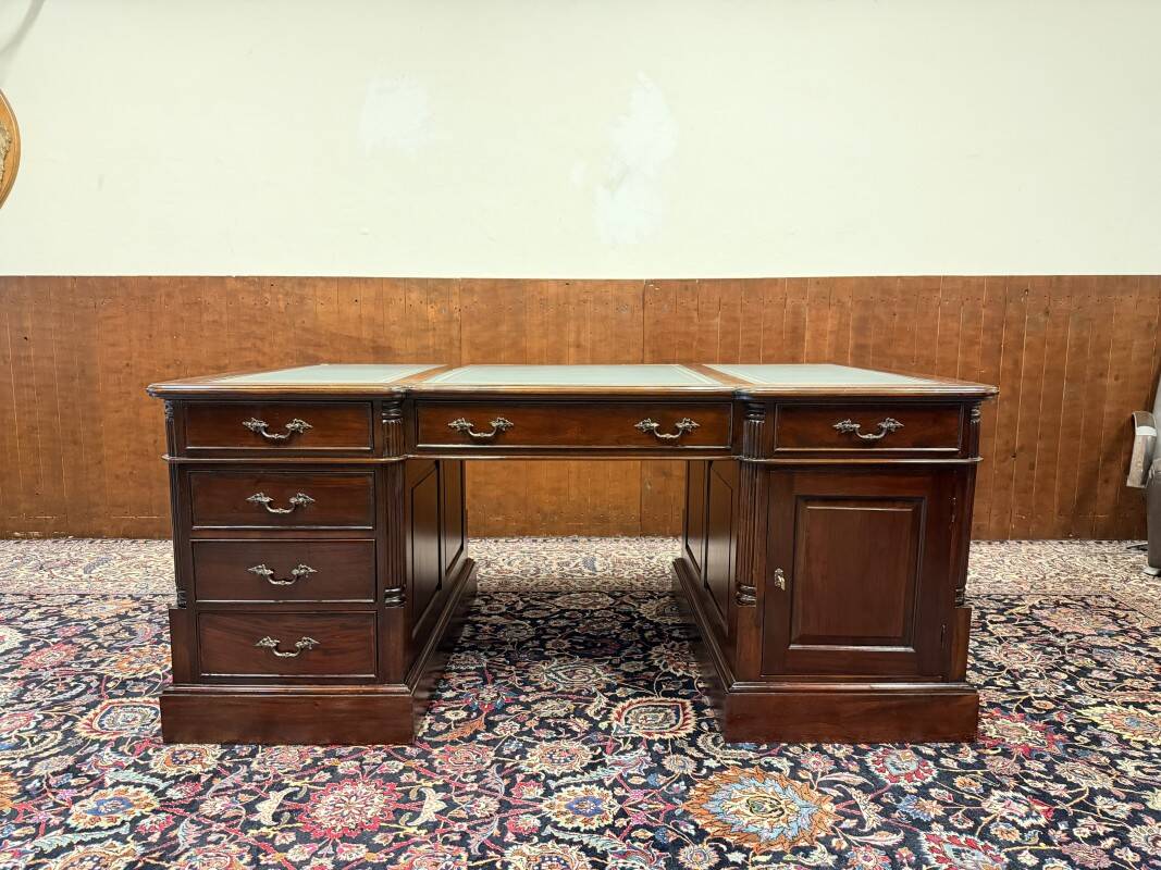 Classic English Partnerdesk Desk