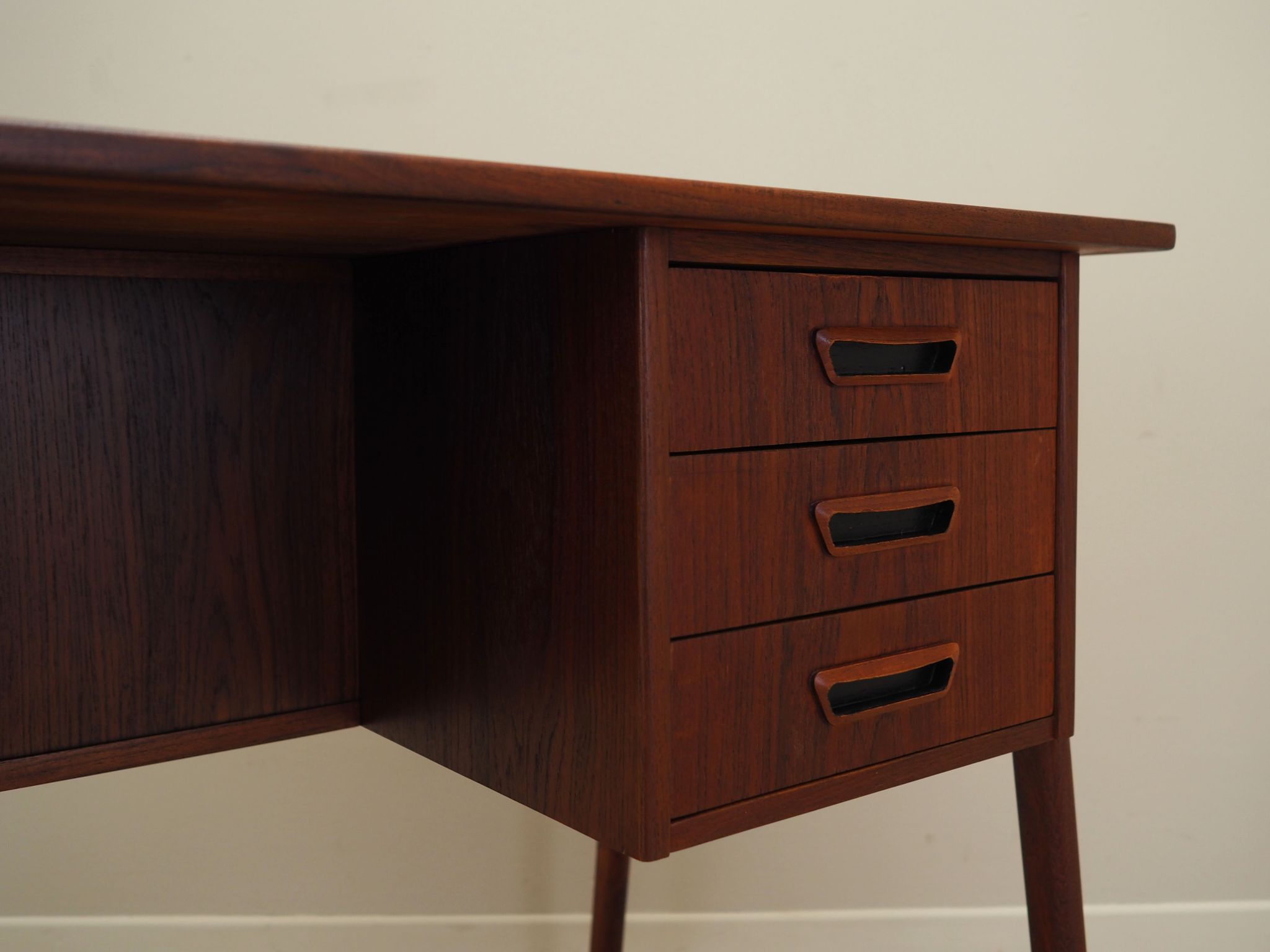 Teak desk, Danish design, 1970s, manufactured by A.P. Møbler Svenstrup