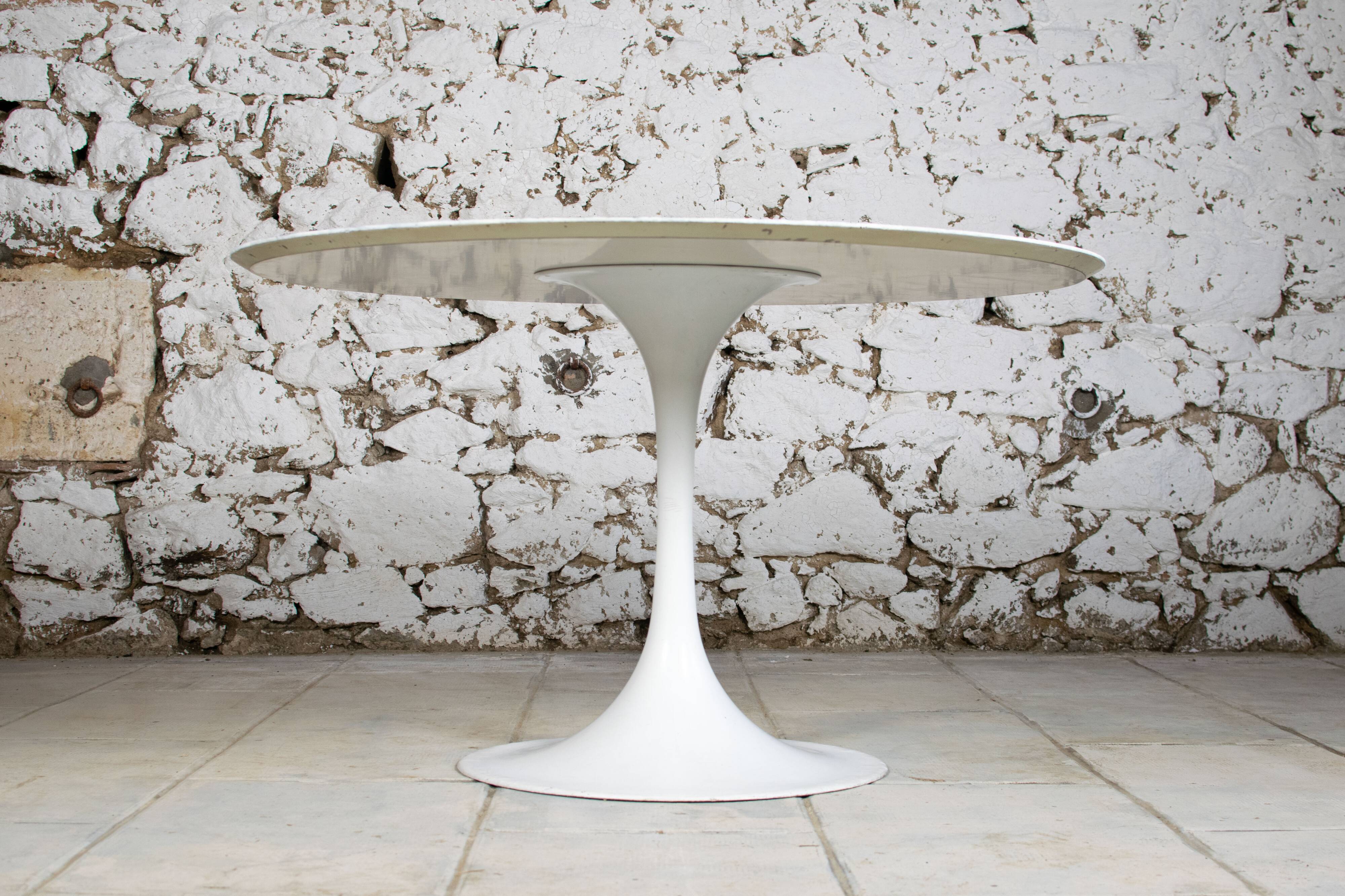 Vintage tulip table 1970