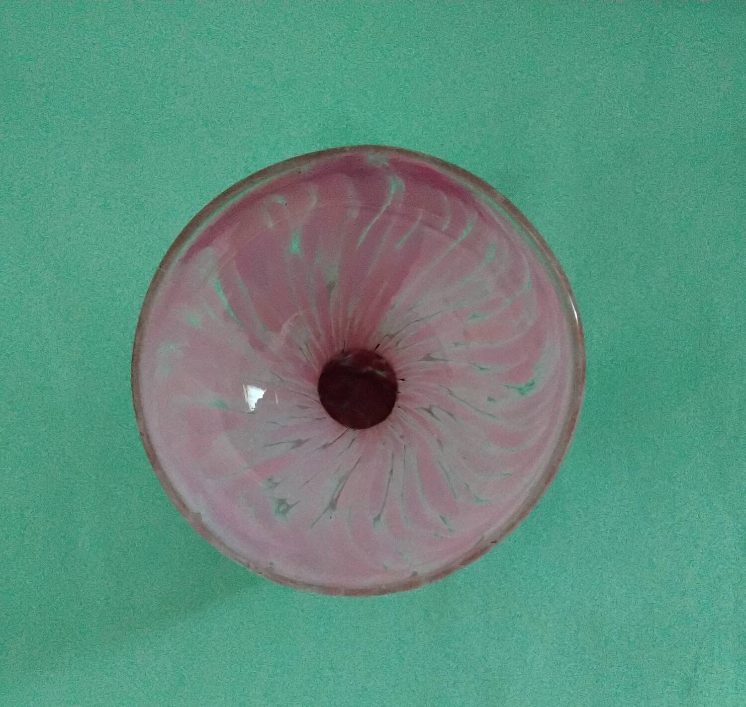 Vase en verre rose