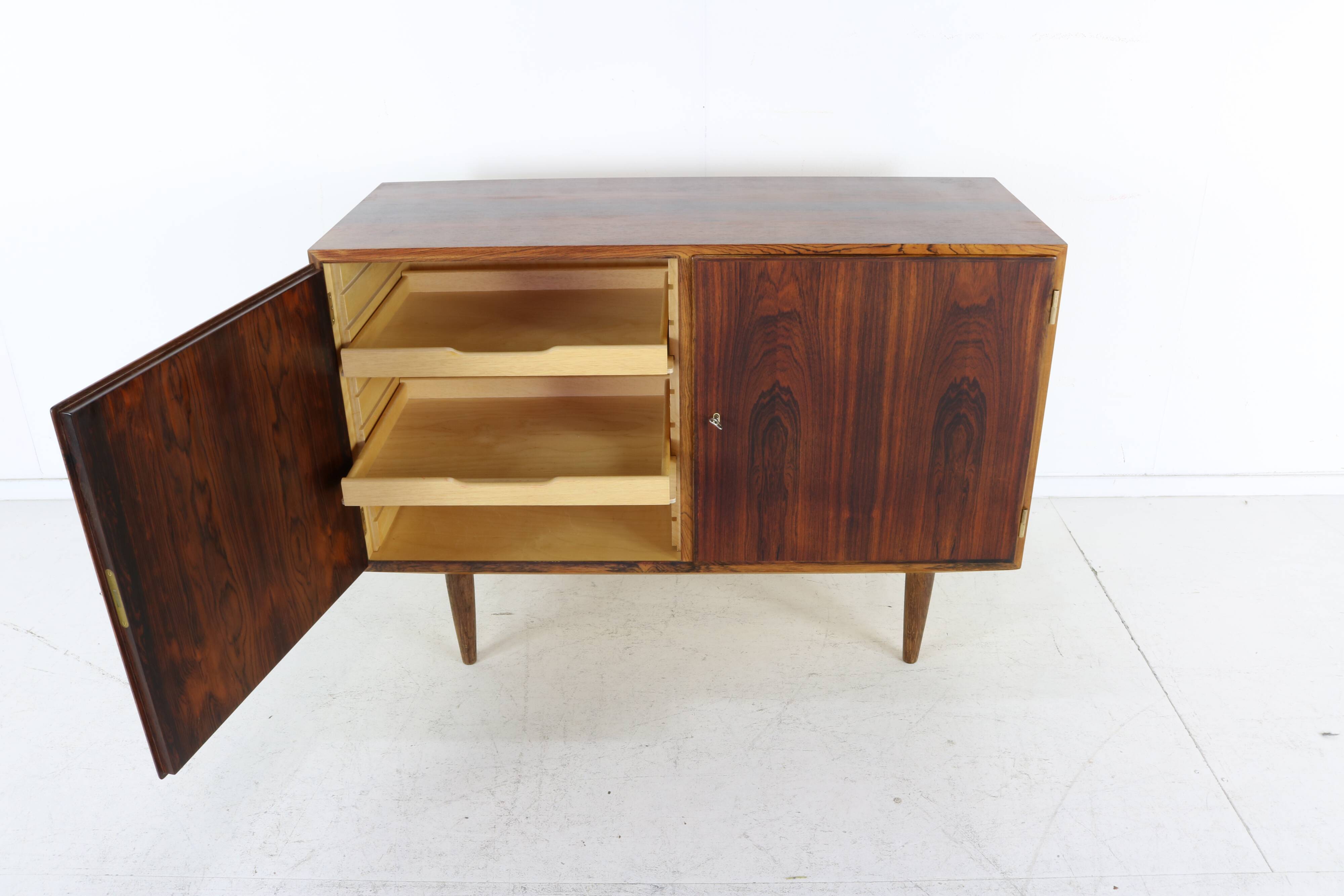 Rosewood cabinet by Poul Hundevad