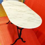Bistro table in marble and cast iron legs and two matching chairs in black cast iron