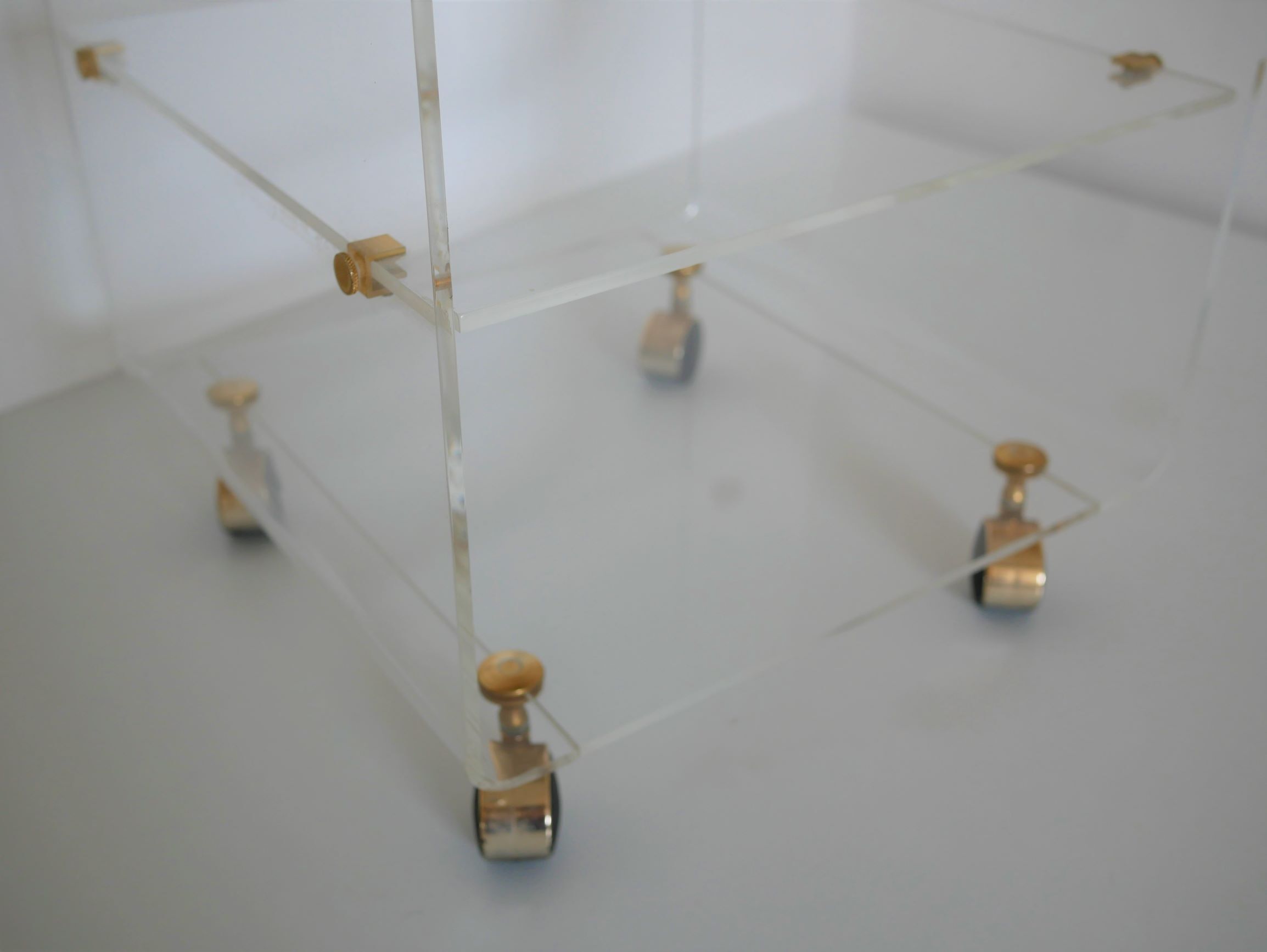 Table basse en plexiglas par M.Dumas pour Roche Bobois années 70