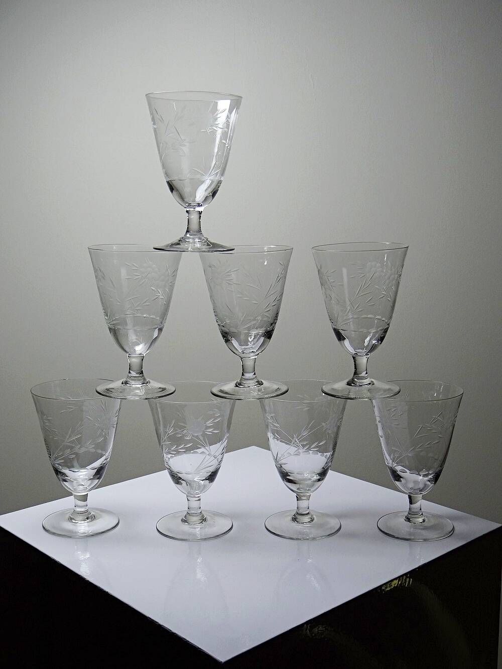 8 engraved crystal wine glasses with a floral design, Bohemia, early 20th century.