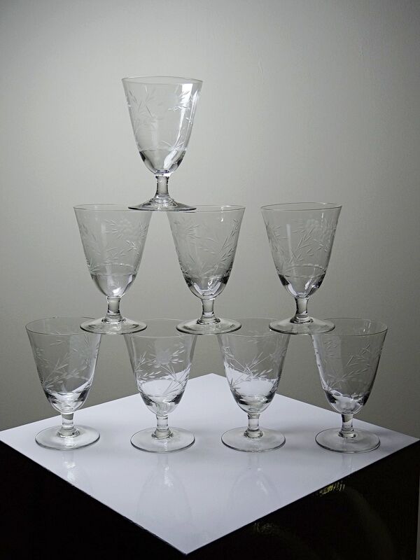 8 verres à vin cristal gravé à la roue décor végétal, Bohême, début XXe