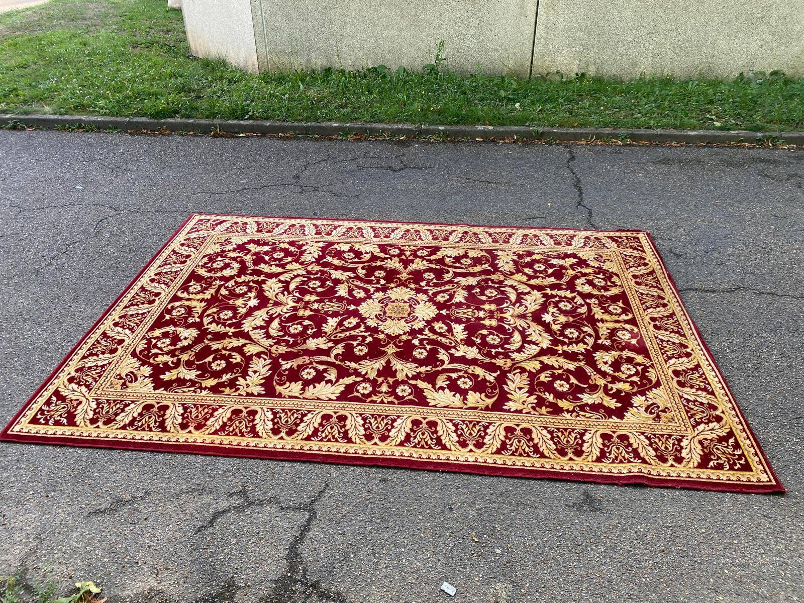 Persian wool rug in burgundy 200x300