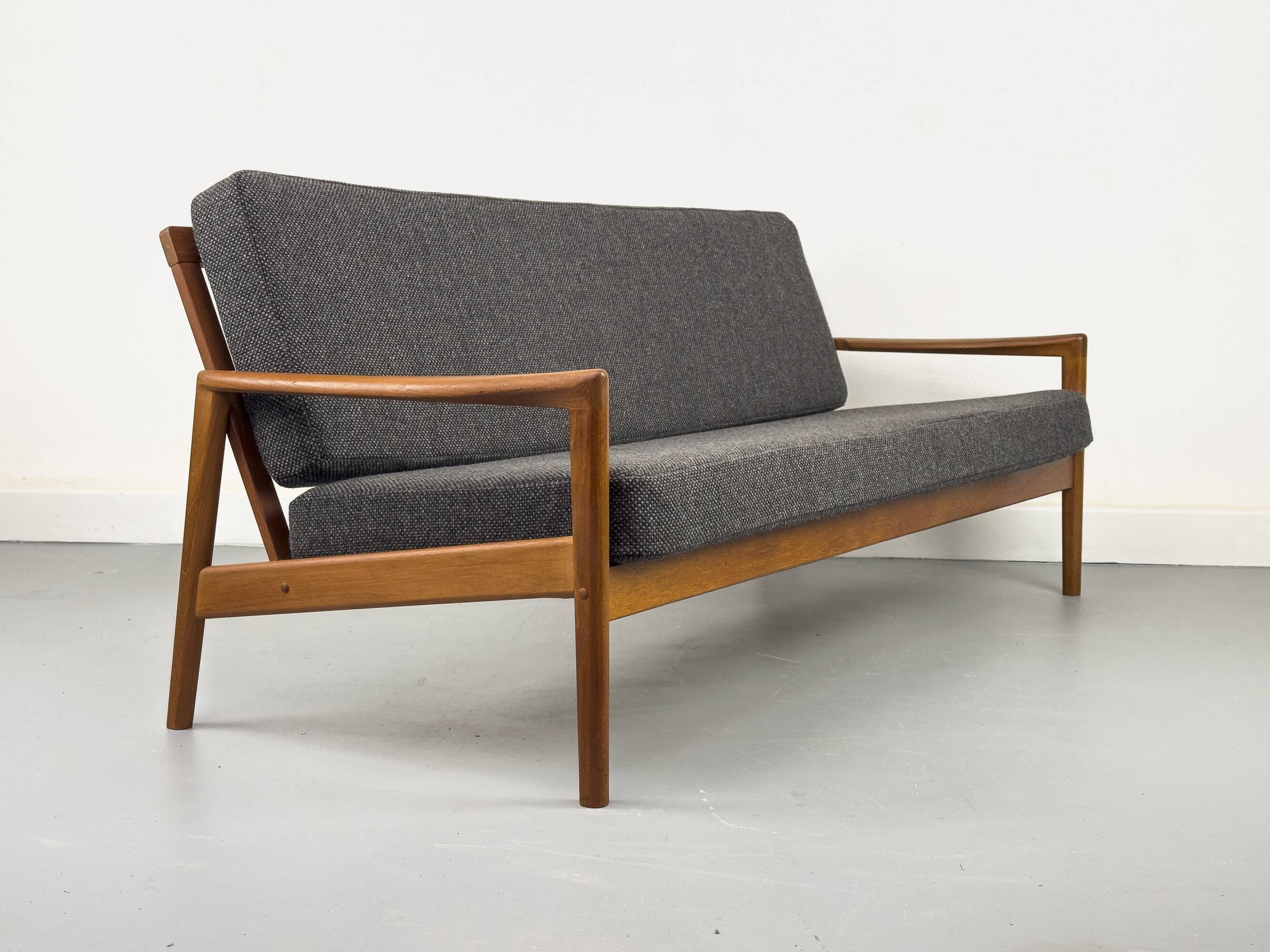 Canapé en teck, 1960s