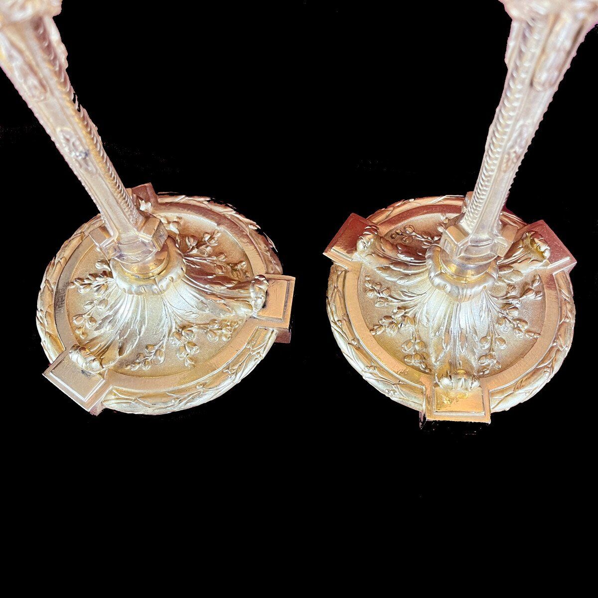 Paire de bougeoirs en bronze doré et ciselé Maison Marnyhac, 19ème siècle