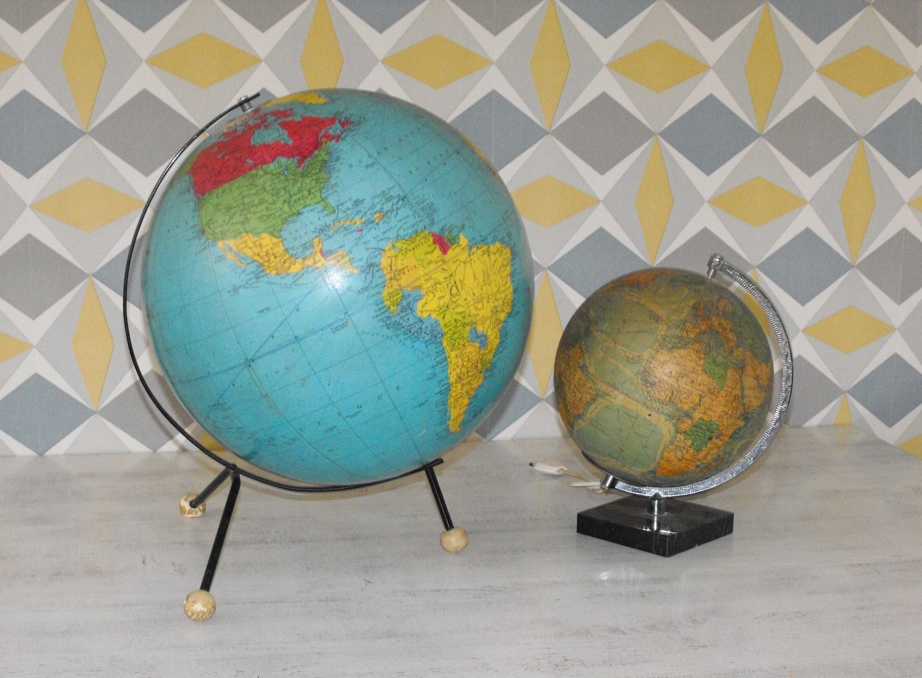 Grand Globe land diameter 31cm Taride from 1962 .