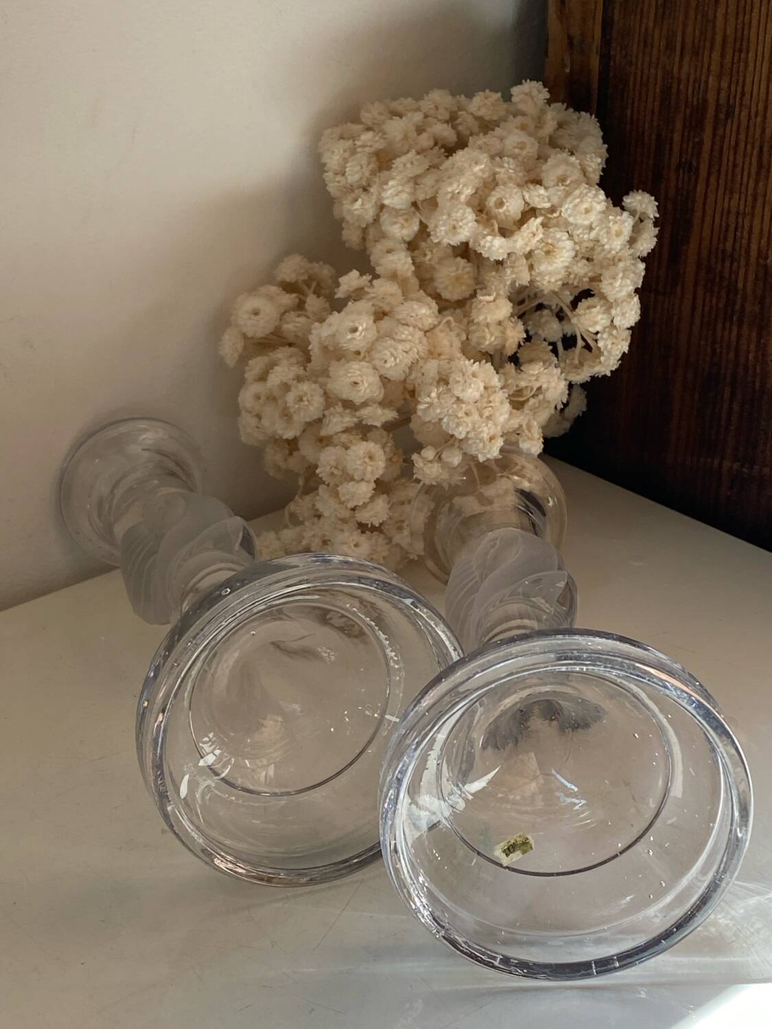 Pair of candlesticks, dove decor, in glass