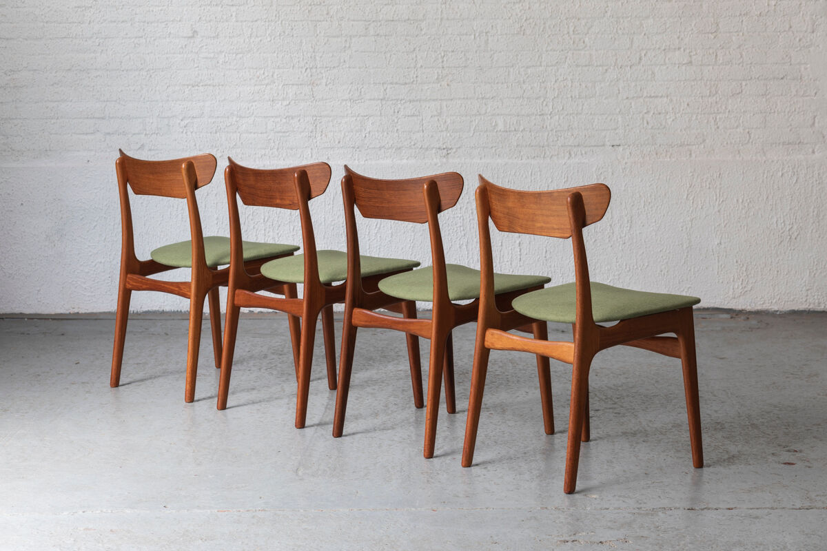 Set of 4 dining chairs by Schiønning & Elgaard with green seat