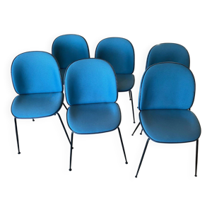 Chaises Gubi, Beetle - bleu