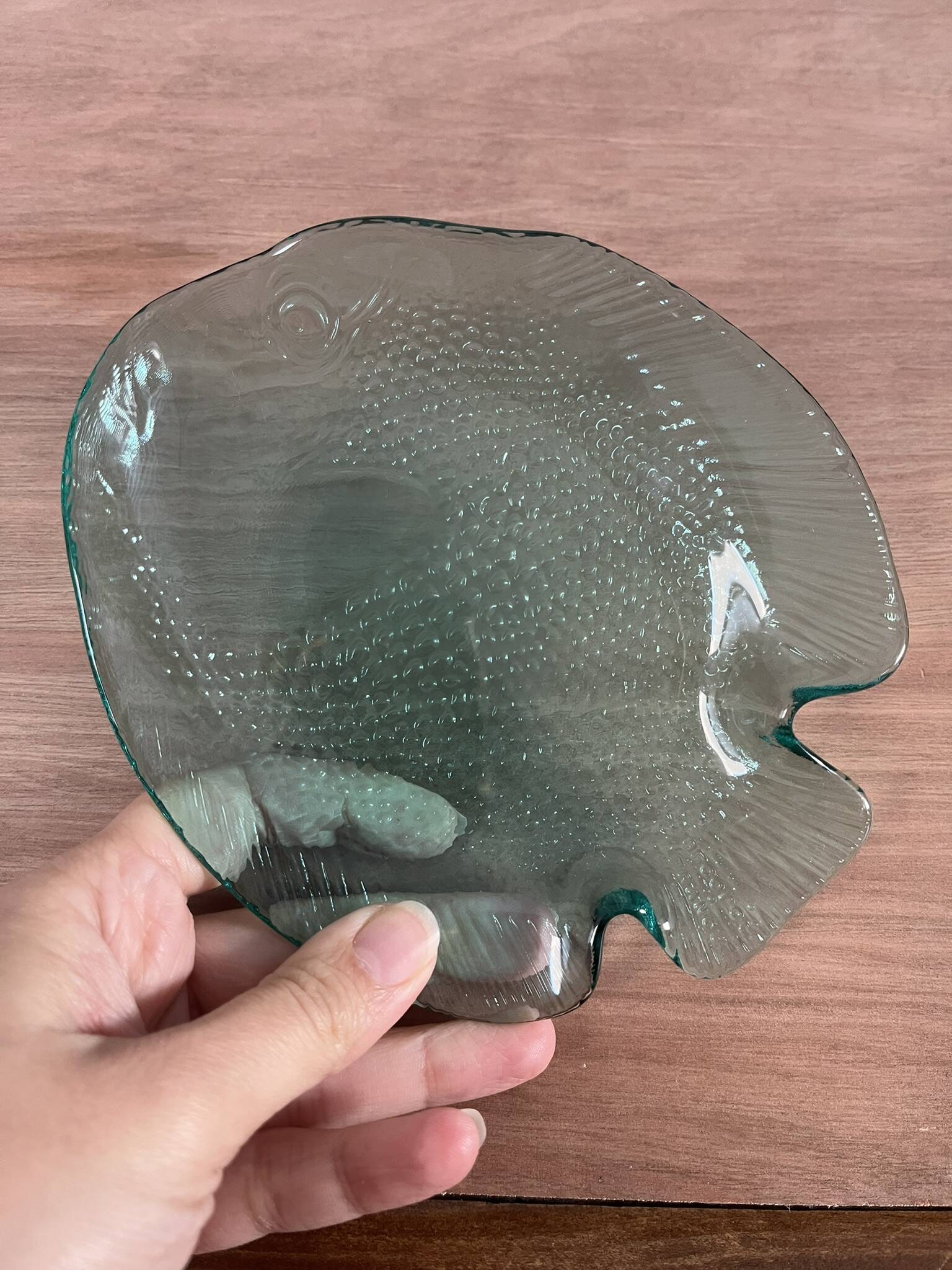 Duo de coupelles en verre moulé – motif poisson vert d’eau