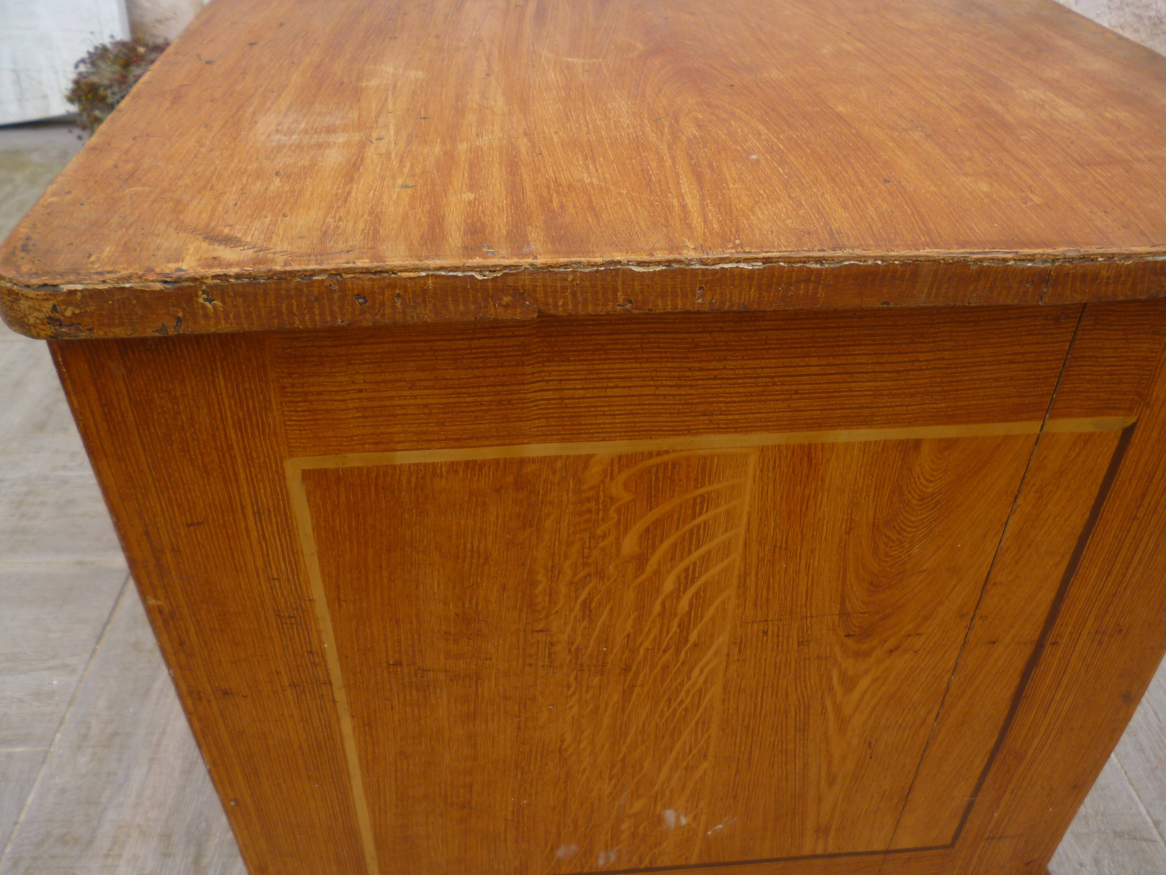 Trompe l'oeil painted store counter pitchpin style