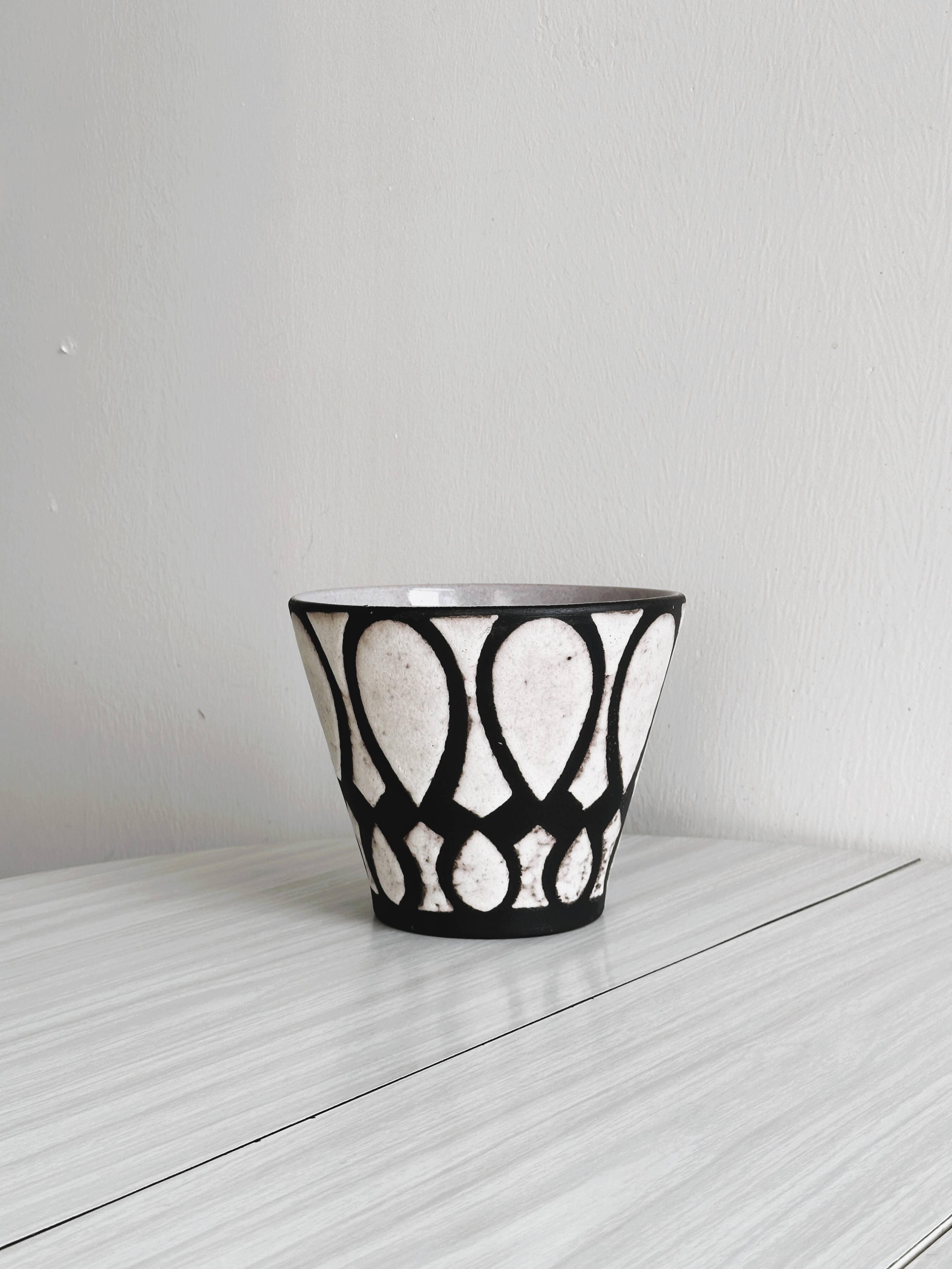 Black and white geometric ceramic planter