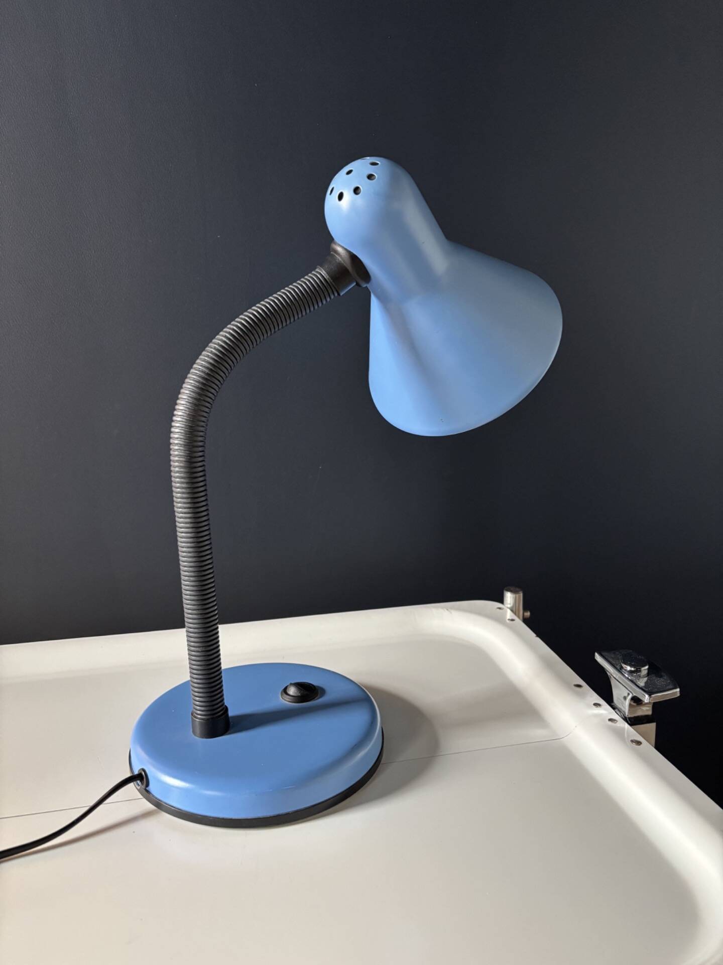 Lampe de bureau vintage en métal bleu